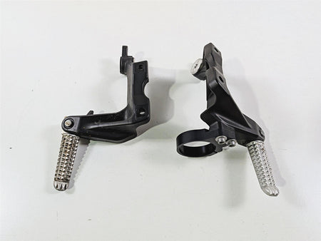 2009 Yamaha VMX17 V-Max 1700 Rear Passenger Footpeg Set - Read 2S3-27430-00-00-Mototech271