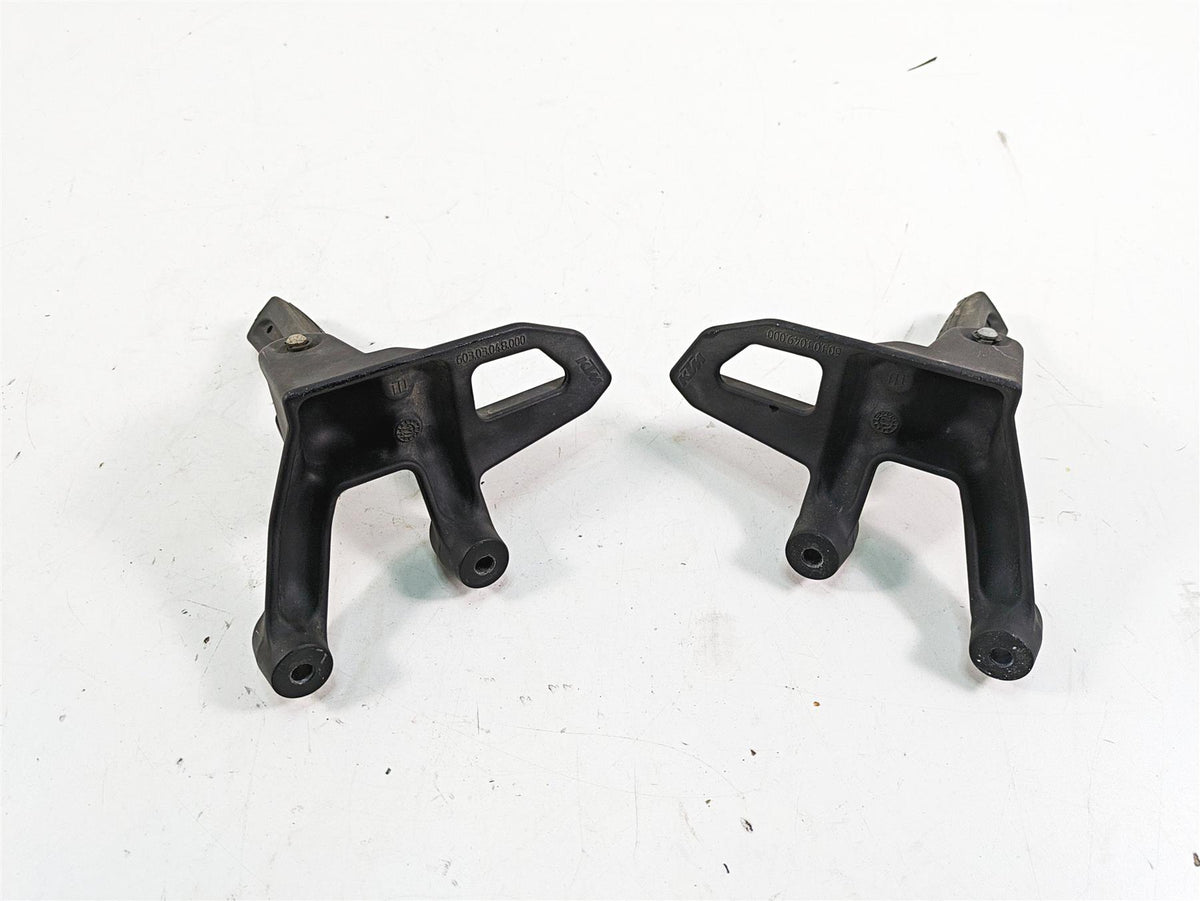 2018 KTM 1090 Adventure R Rear Passenger Foot Peg Set 60303048000 60303049000 {{ shop.shopifyCountryName }} - Mototech271