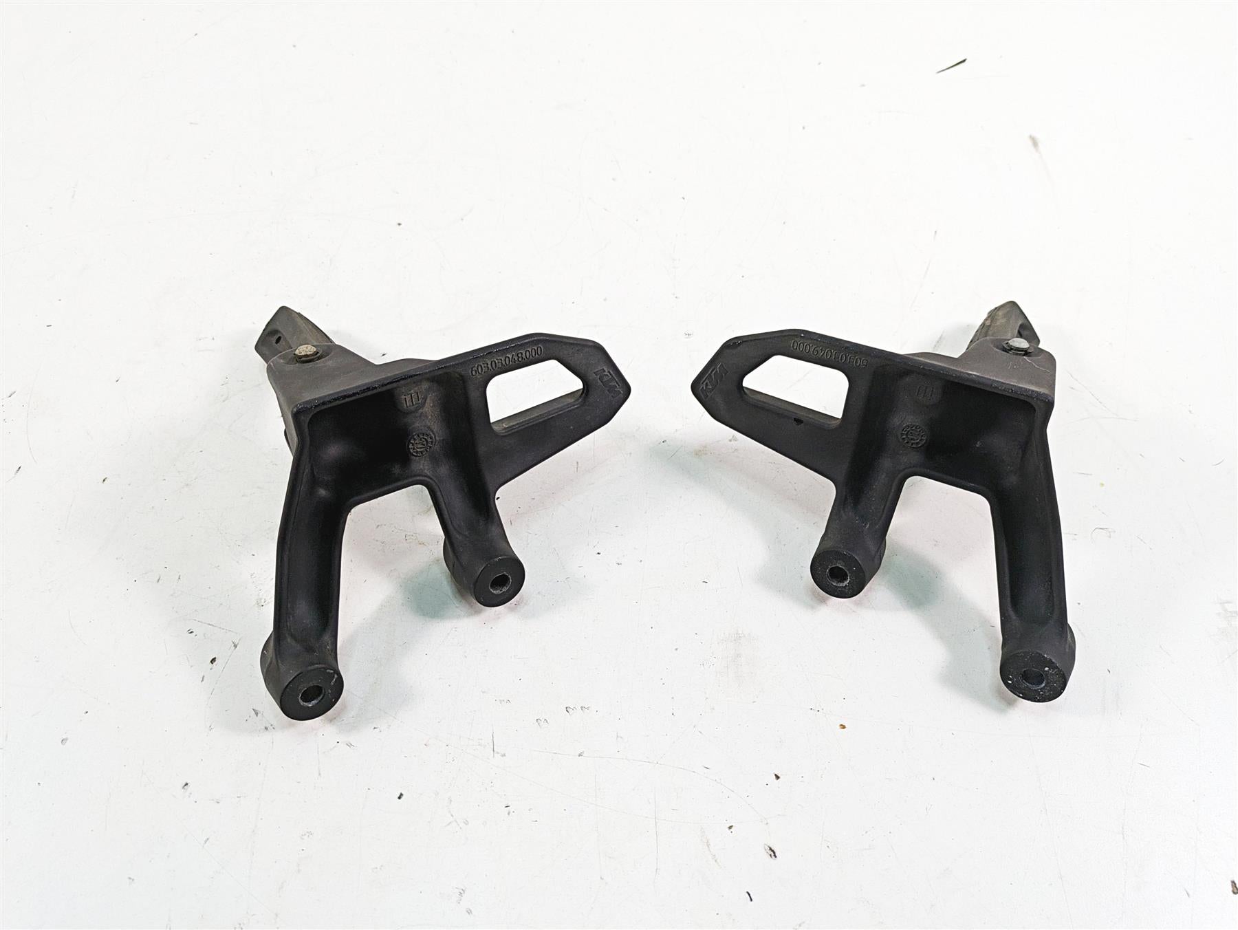 2018 KTM 1090 Adventure R Rear Passenger Foot Peg Set 60303048000 60303049000 {{ shop.shopifyCountryName }} - Mototech271