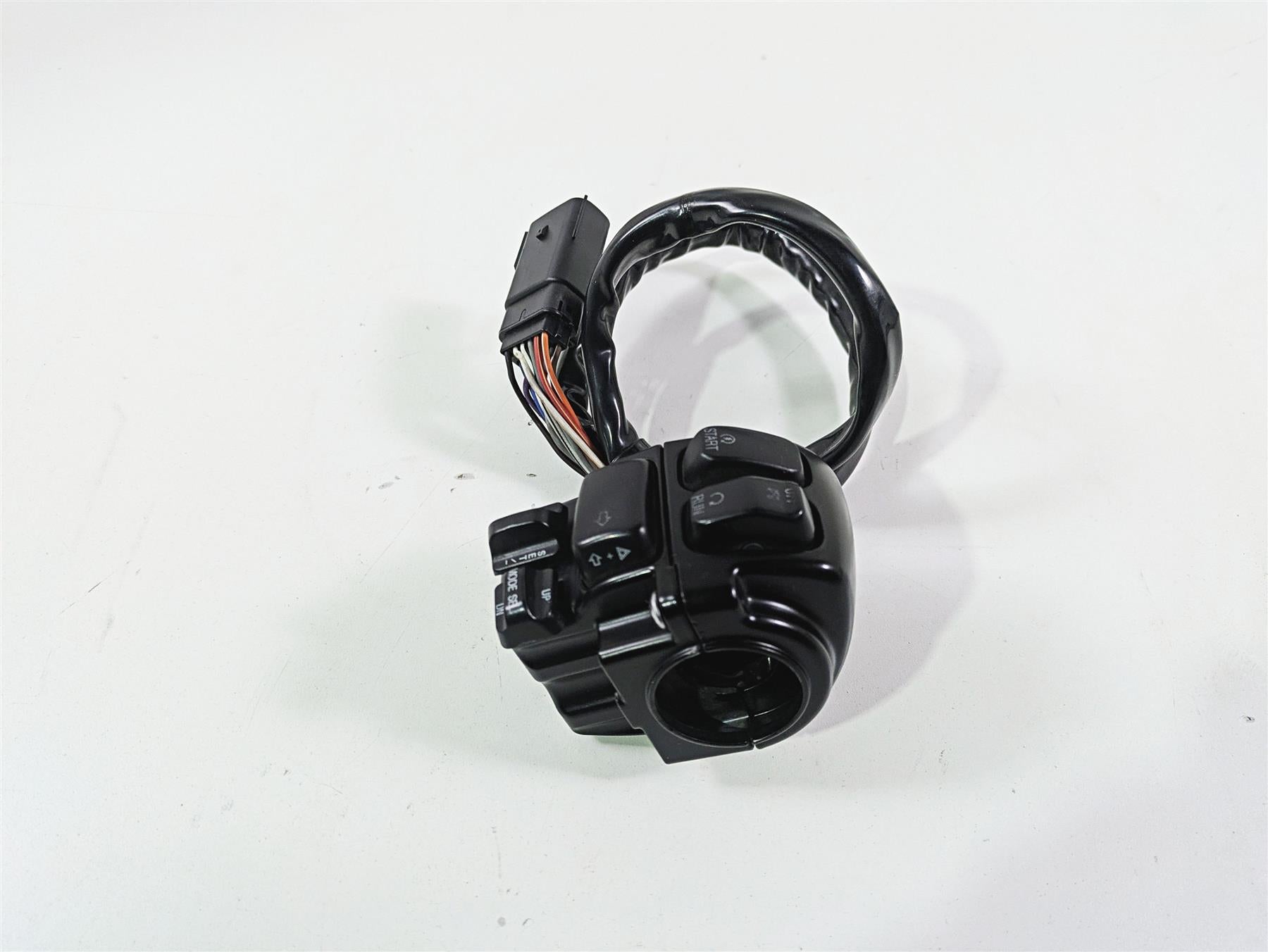 2009 Harley Touring FLHX Street Glide Right Hand Cruise Control Switch 71684-06A {{ shop.shopifyCountryName }} - Mototech271