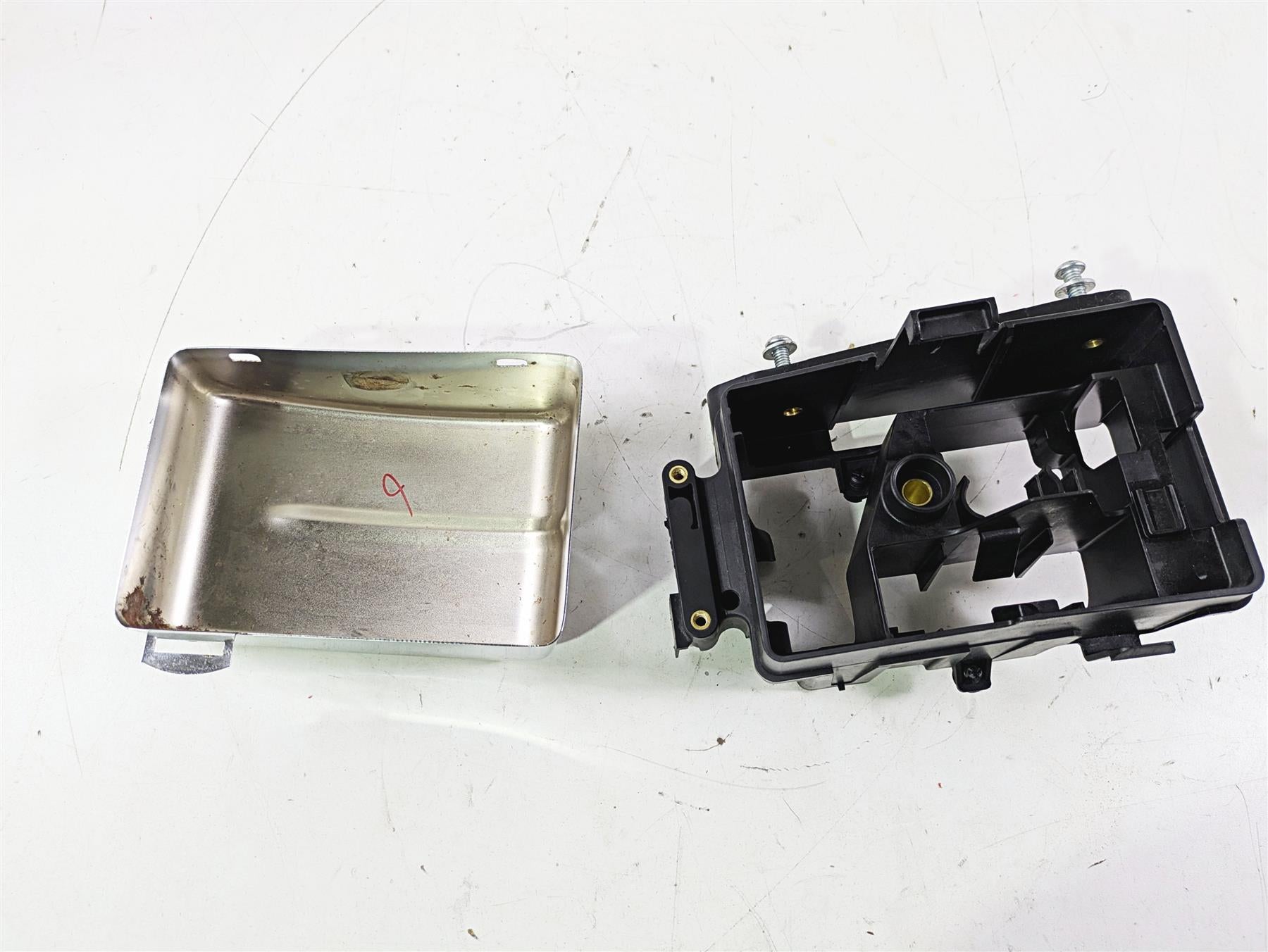 2015 Harley FXDL Dyna Low Rider Electric Holder Tray & Chrome Cover 70367-12 {{ shop.shopifyCountryName }} - Mototech271