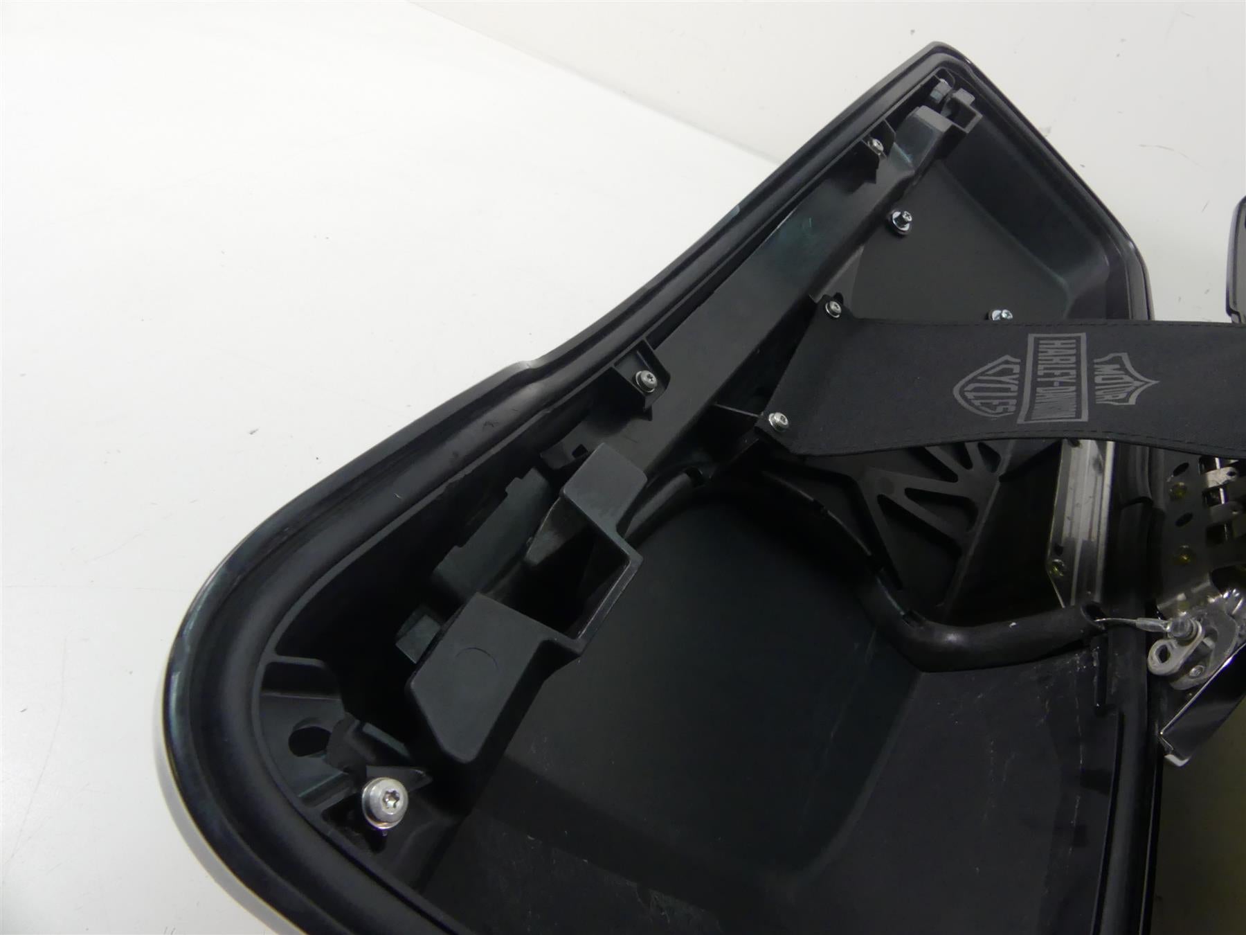 2014 Harley Touring FLHTK Electra Glide Right Saddle Bag Saddlebag 90200412 {{ shop.shopifyCountryName }} - Mototech271