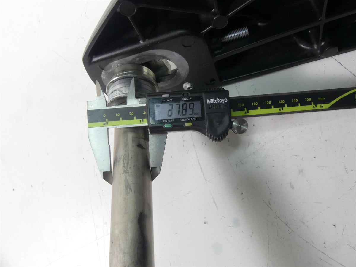 2008 Yamaha FZ1 Fazer Straight Rear Swingarm & 28mm Axle Set 2D1-22110-11-00 {{ shop.shopifyCountryName }} - Mototech271
