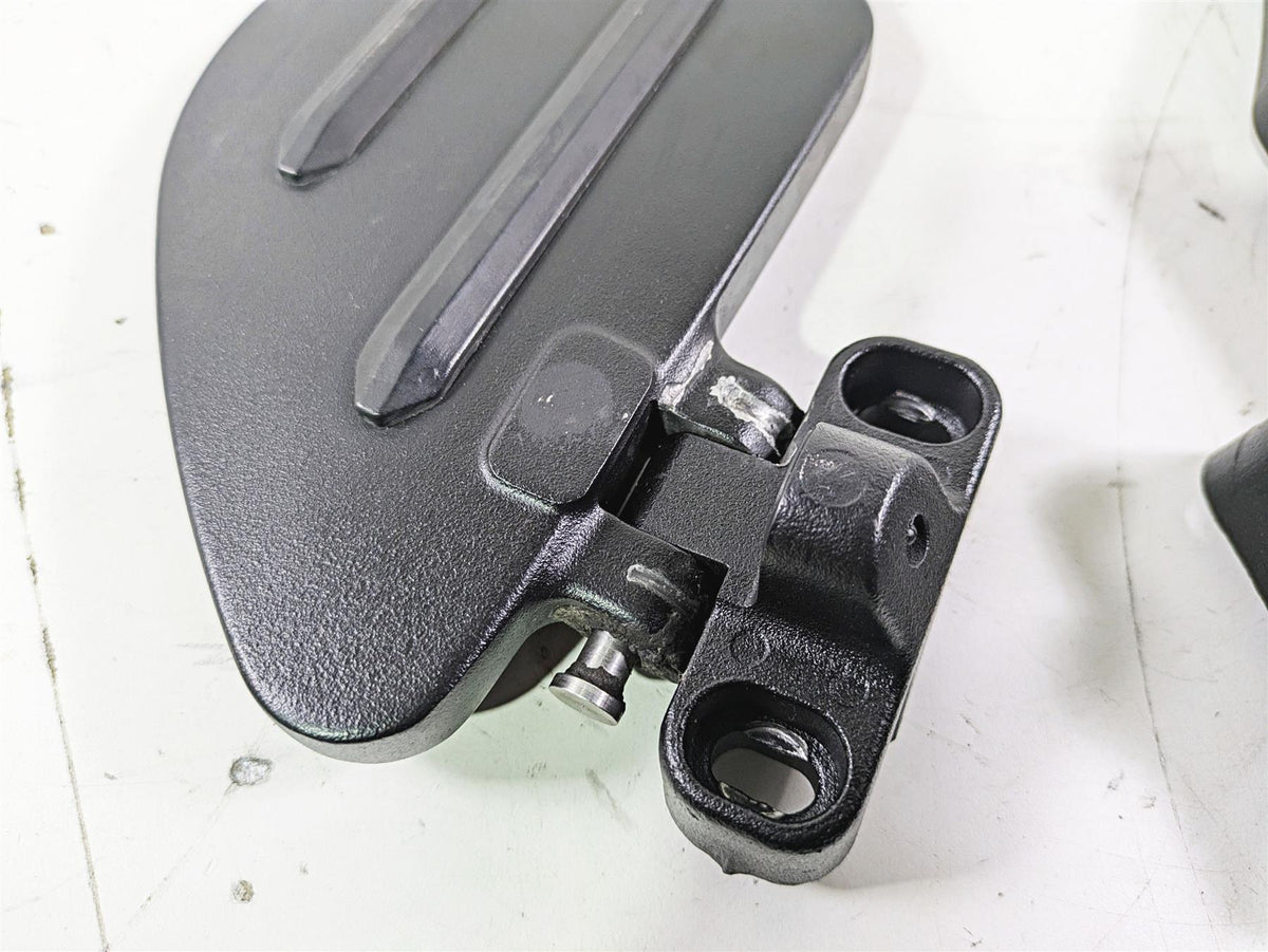2012 Victory Cross Country Rear Passenger Floorboard Set 5137789 {{ shop.shopifyCountryName }} - Mototech271