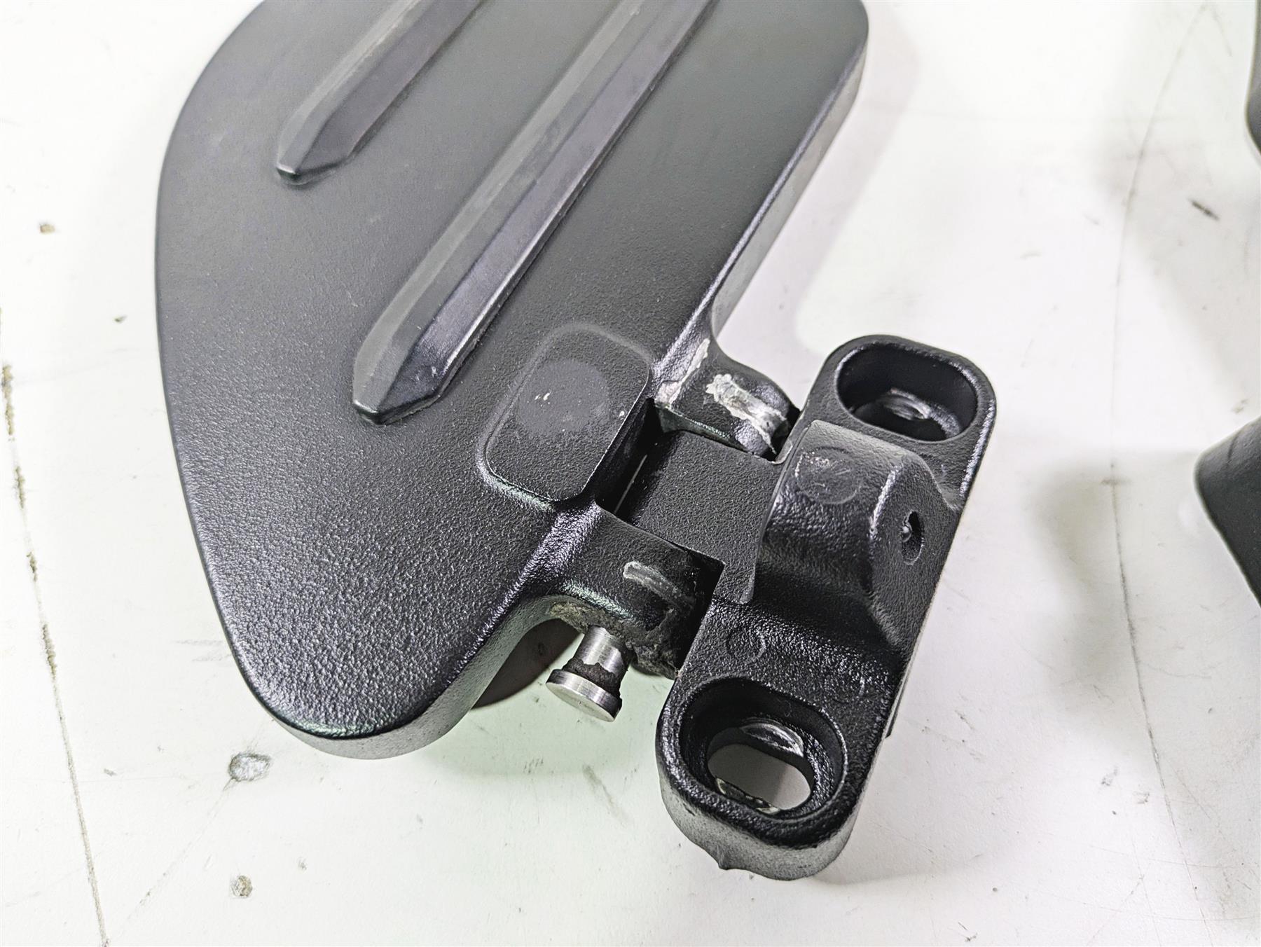 2012 Victory Cross Country Rear Passenger Floorboard Set 5137789 {{ shop.shopifyCountryName }} - Mototech271