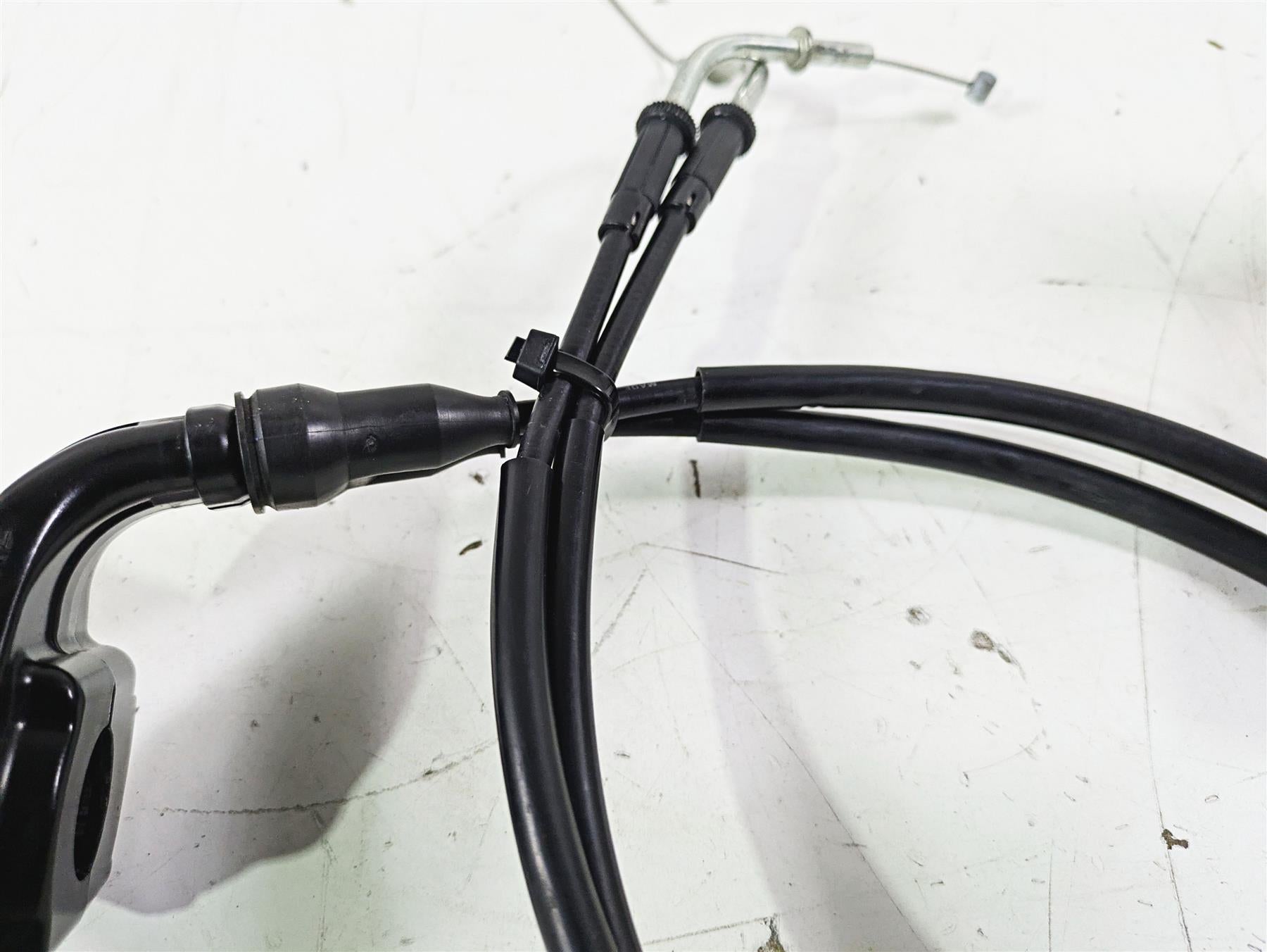 2005 Kawasaki ZX12R Ninja Throttle Grip & Cables Set 32099-1193 {{ shop.shopifyCountryName }} - Mototech271