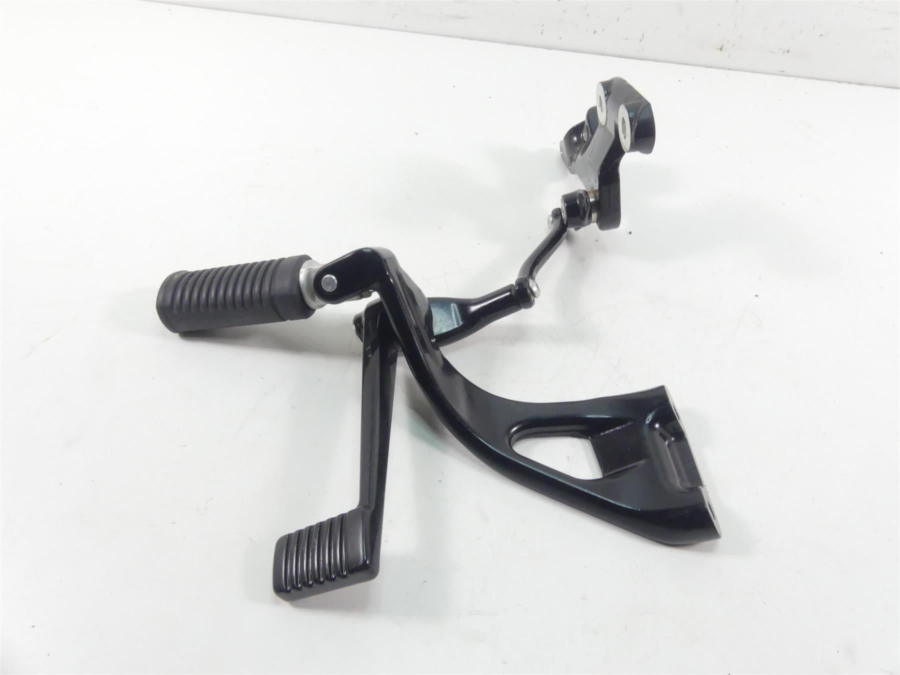 2022 Harley Softail FXBBS Street Bob Right Footpeg Brake Pedal Set 50500601 {{ shop.shopifyCountryName }} - Mototech271