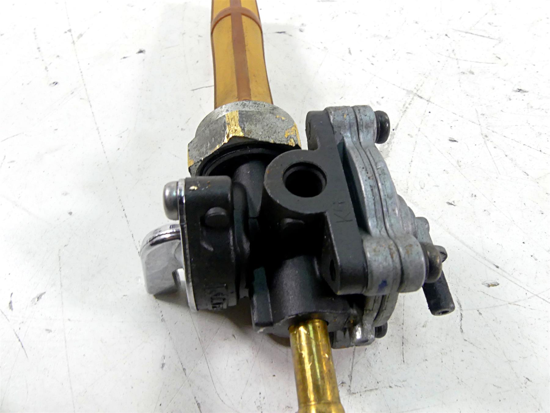 1997 Harley Sportster XL1200 C Petcock Fuel Gas Petrol Valve 62169-95C {{ shop.shopifyCountryName }} - Mototech271