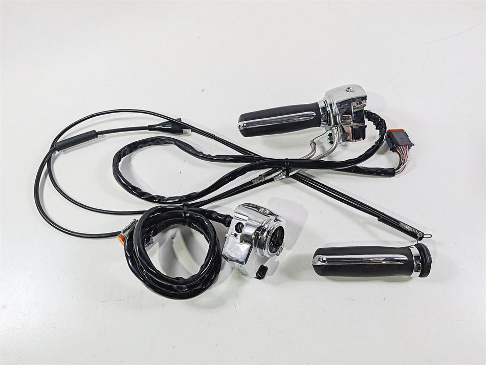 2004 Harley Touring FLTRI Road Glide Left Right Chrome Hand Control Switch 71682-06A-Mototech271