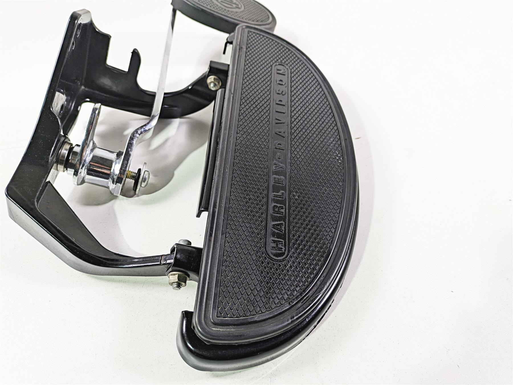 2014 Harley FLS Softail Slim Right Front Floorboard & Brake Pedal 42431-11 {{ shop.shopifyCountryName }} - Mototech271