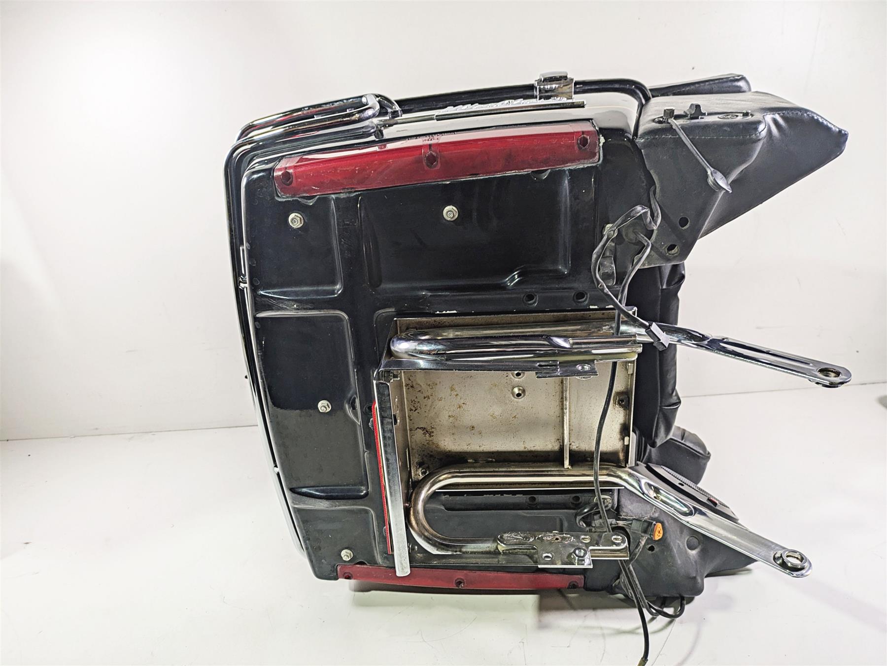 1996 Harley Touring FLHTCUI Electra Glide Rear Trunk Tour Pak & Mount 53275-94 {{ shop.shopifyCountryName }} - Mototech271