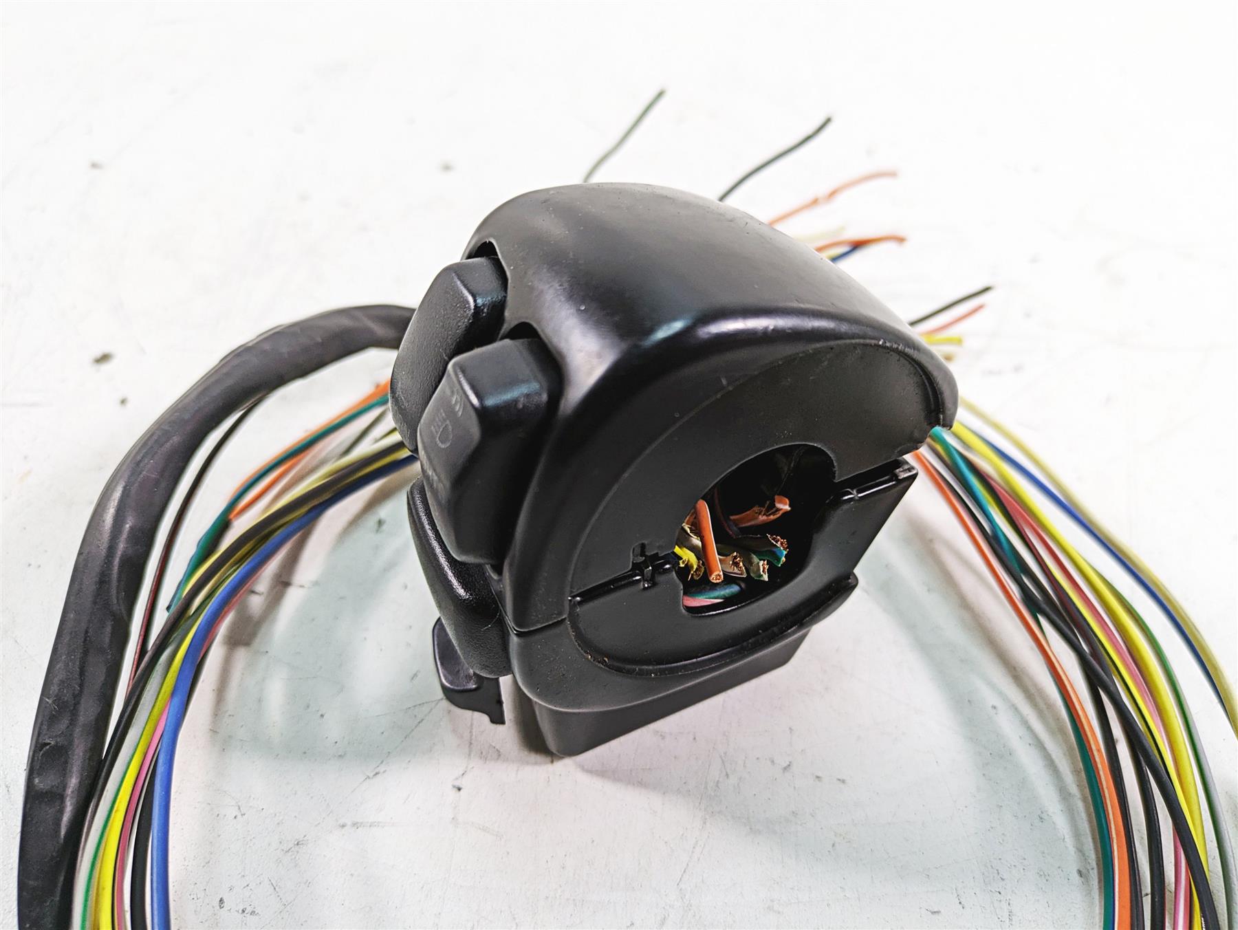 2013 Harley Touring FLHX Street Glide Left Hand Control Switch -Read 71682-06A {{ shop.shopifyCountryName }} - Mototech271