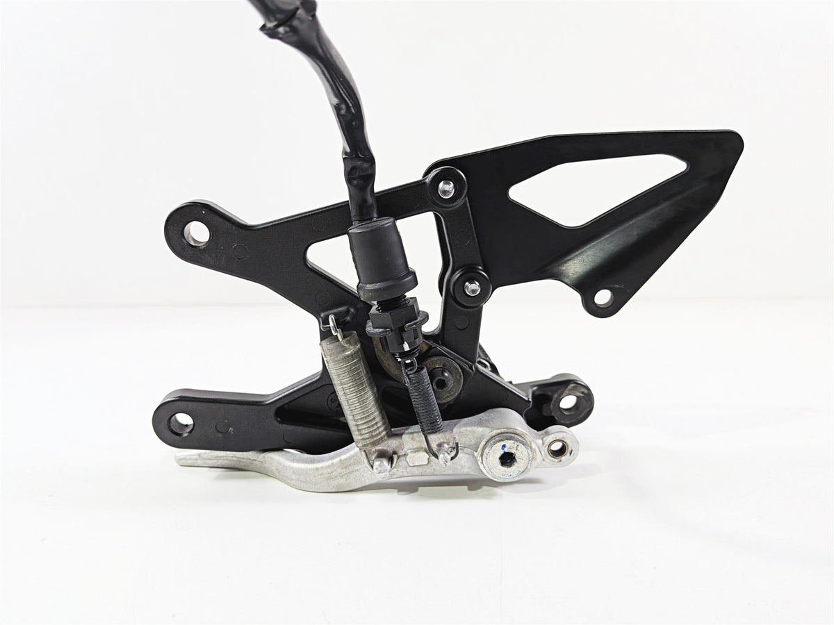 2022 Yamaha YZF R1 R1M RN65 Front Right Foot Peg & Brake Pedal 2CR-27443-00-00-Mototech271