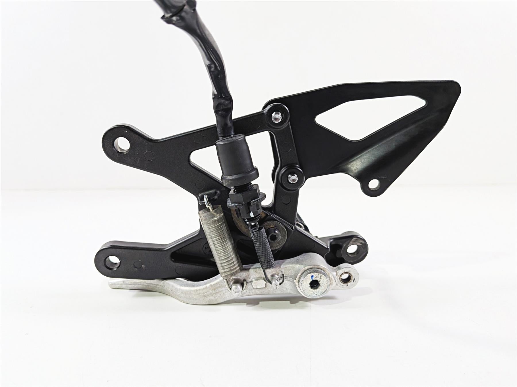 2022 Yamaha YZF R1 R1M RN65 Front Right Foot Peg & Brake Pedal 2CR-27443-00-00-Mototech271