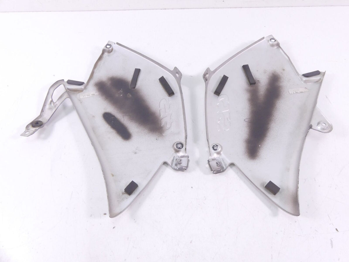 2005 BMW R1200GS K25 Between Leg Side Tank Trim Cover Panel Set -Read 4663767751 {{ shop.shopifyCountryName }} - Mototech271