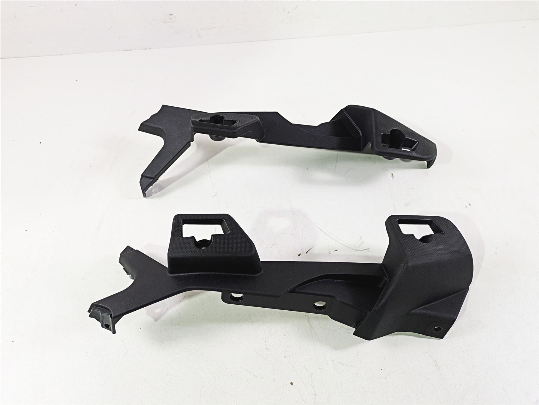 2016 Moto Guzzi Stelvio 1200 8V NTX Saddlebag Holder Bracket Set 886206 886207 {{ shop.shopifyCountryName }} - Mototech271