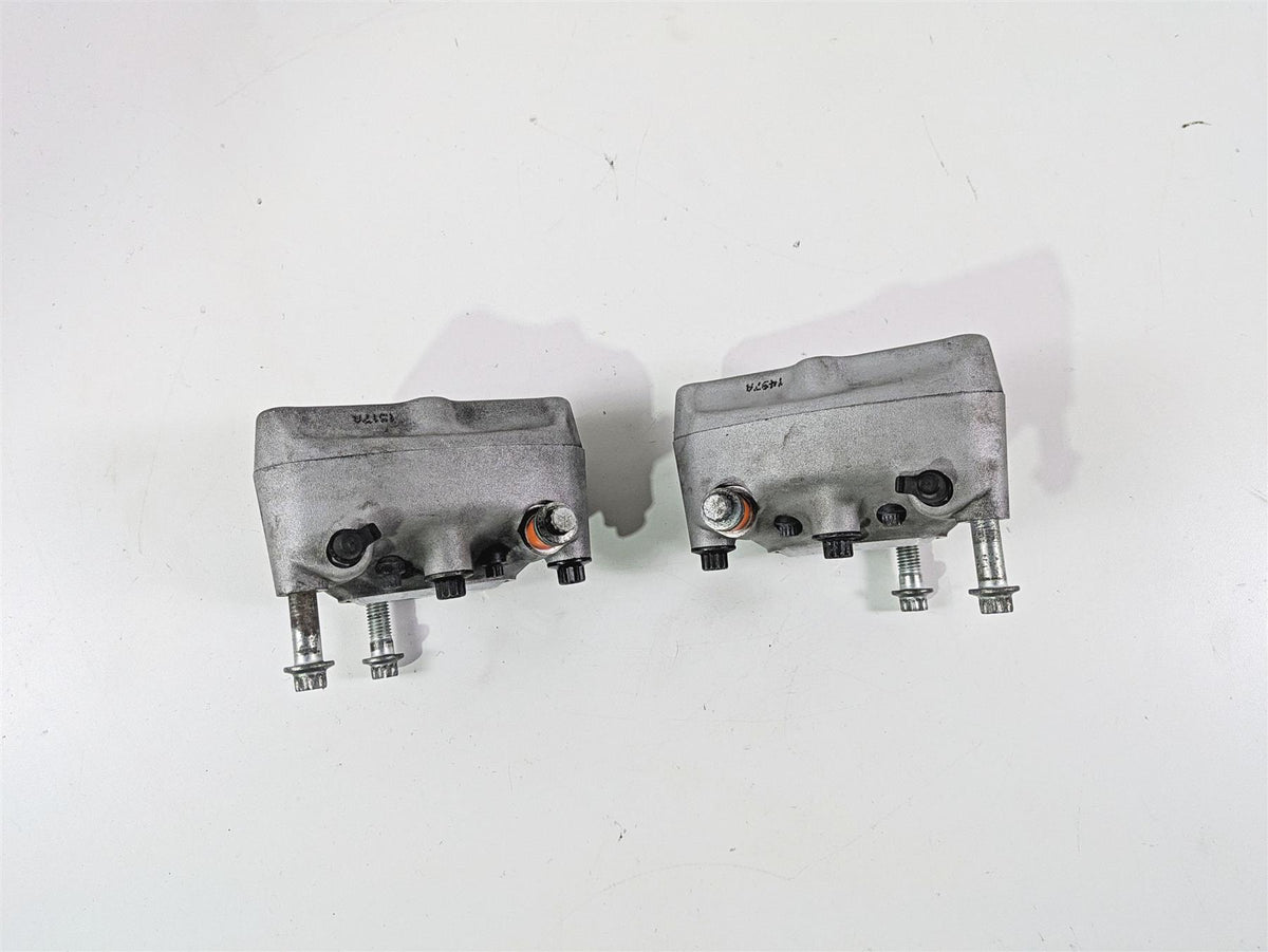 2007 Harley Touring FLHRSE CVO Road King Front Brake Caliper Set 44381-99C {{ shop.shopifyCountryName }} - Mototech271