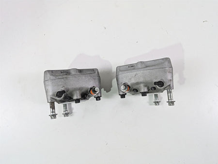 2007 Harley Touring FLHRSE CVO Road King Front Brake Caliper Set 44381-99C {{ shop.shopifyCountryName }} - Mototech271