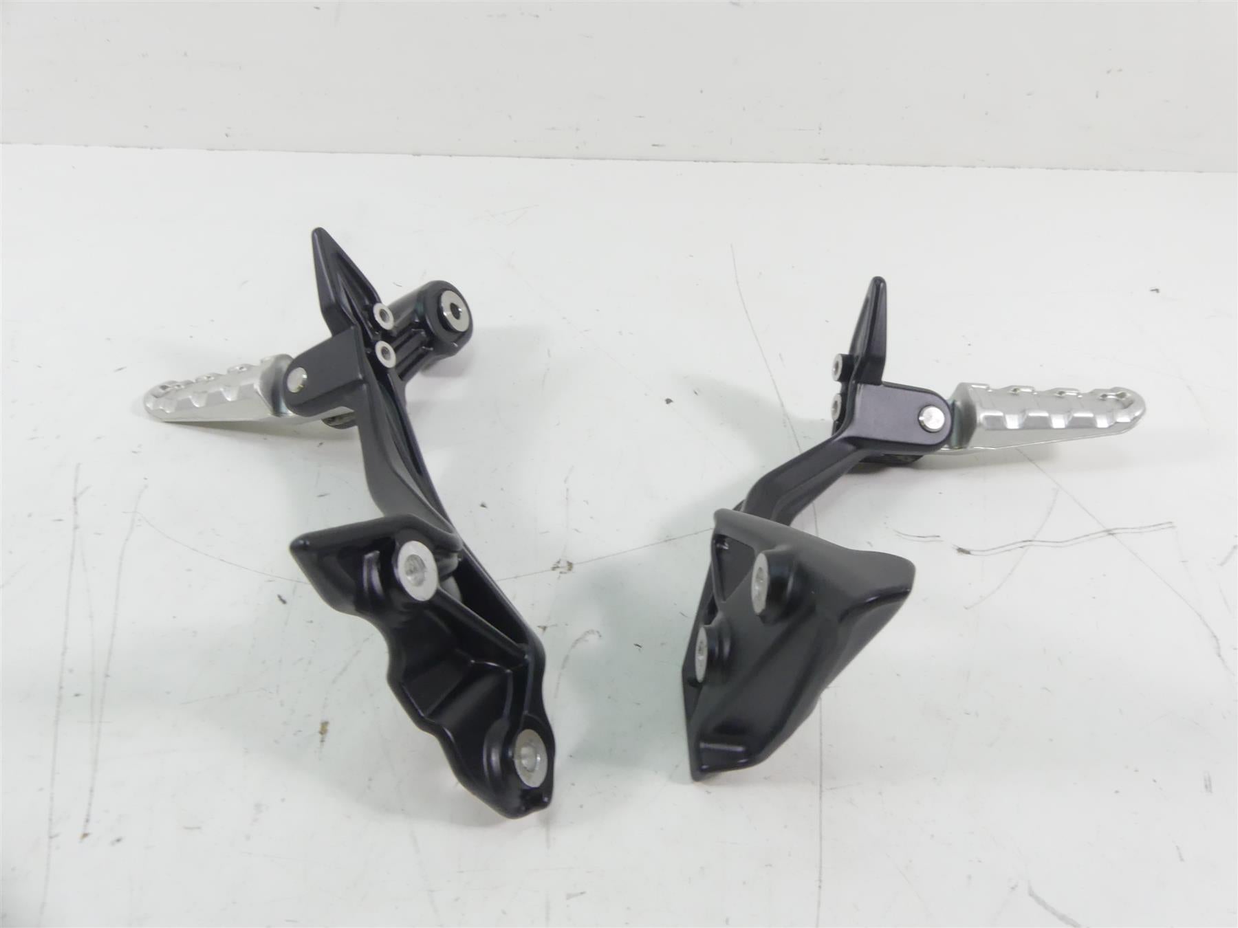 2019 Indian Motorcycle Co. FTR1200 Rear Passenger Footpeg Set 5142146 5142145 {{ shop.shopifyCountryName }} - Mototech271