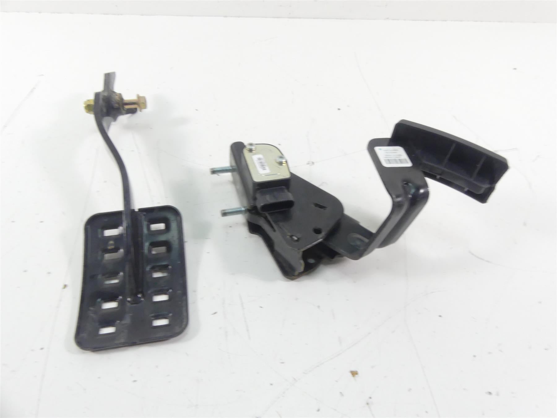 2020 Can-Am Commander 1000R XT Foot Accelerate Brake Pedal Set 707001166 {{ shop.shopifyCountryName }} - Mototech271