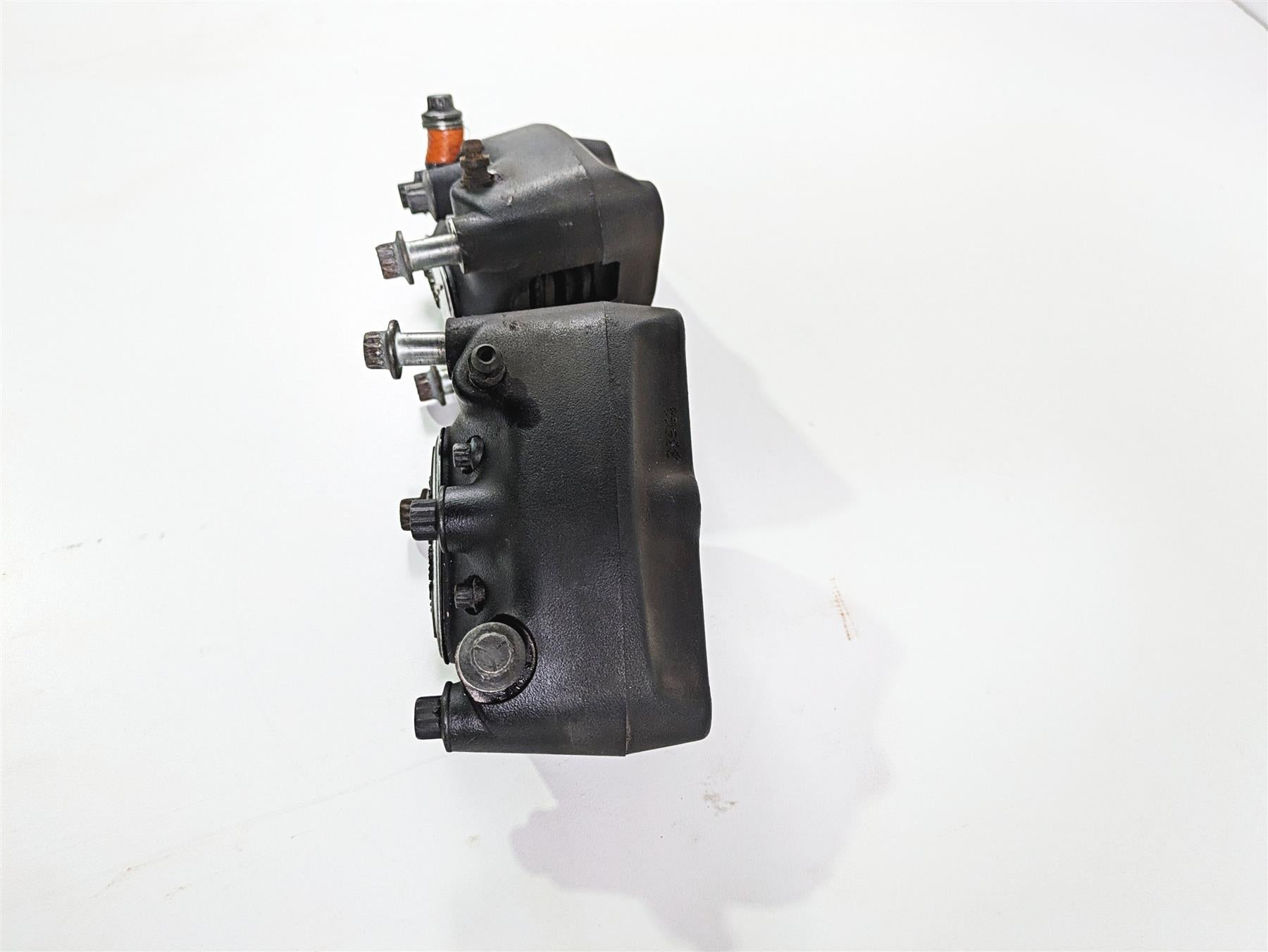 2005 Harley Touring FLHRI Road King Front Brake Caliper Set 44023-00C 44046-00D {{ shop.shopifyCountryName }} - Mototech271