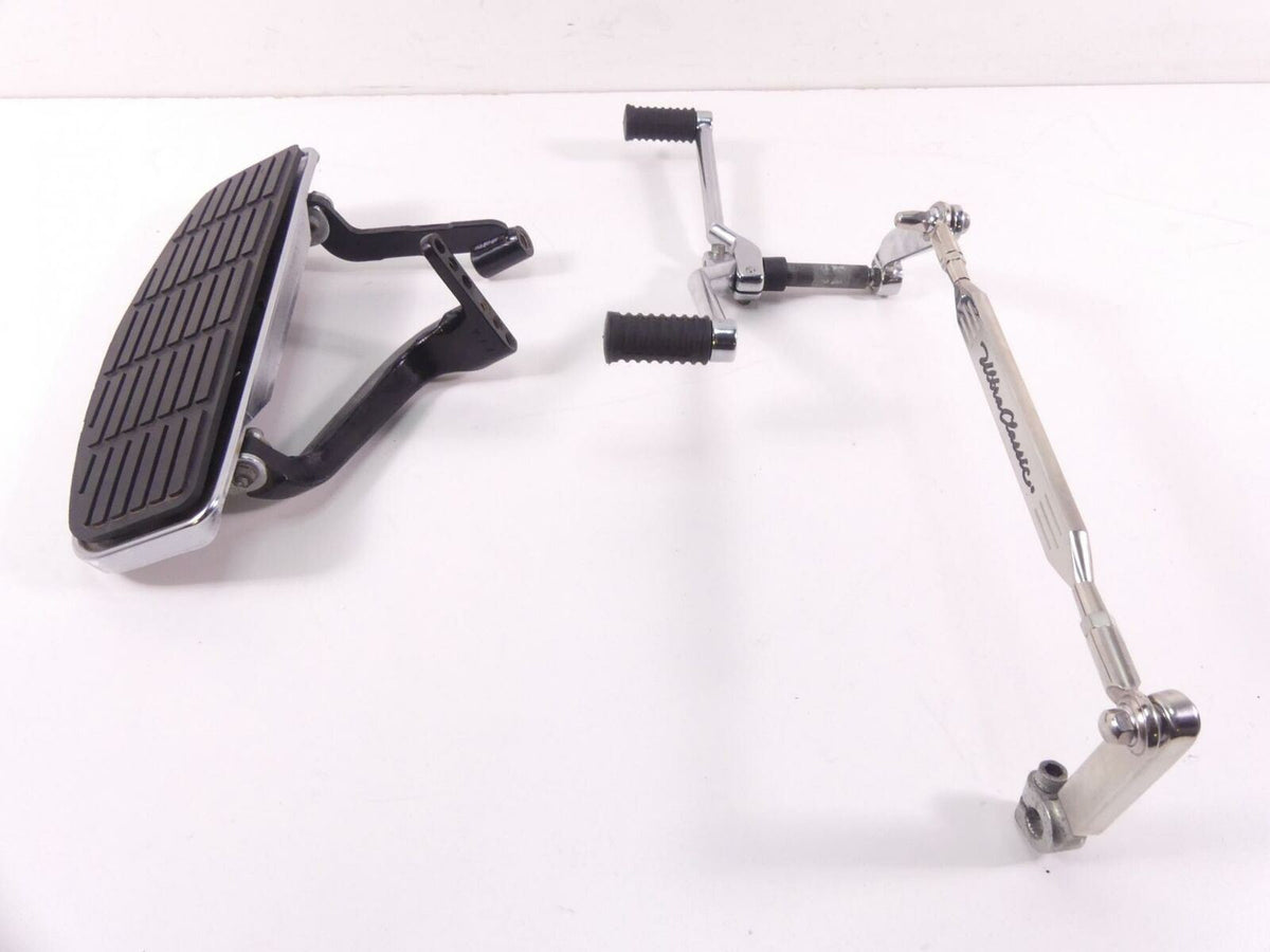 2001 Harley Touring FLHTCUI Electra Glide Left Floor Board & Shifter 50621-79A {{ shop.shopifyCountryName }} - Mototech271