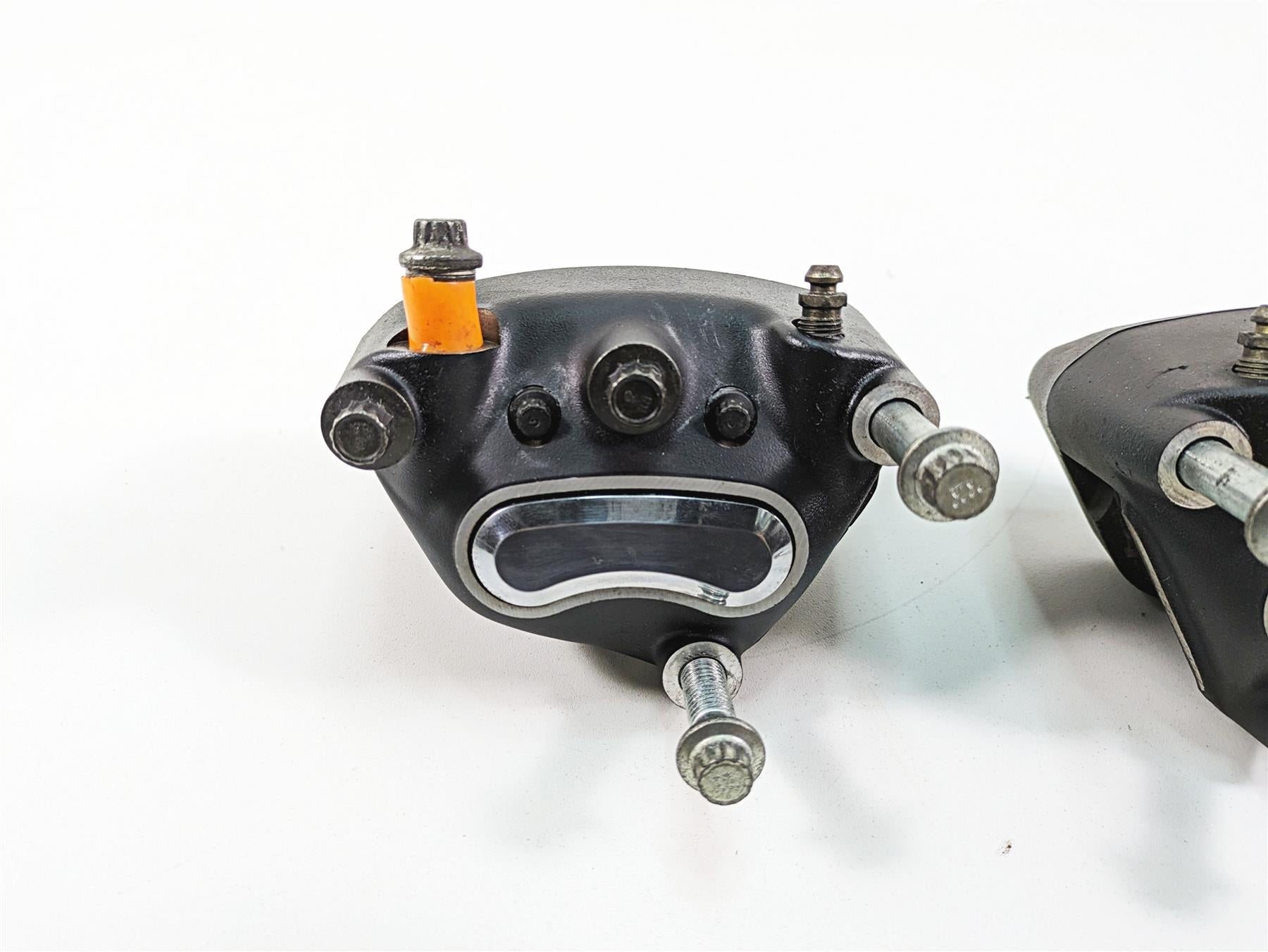 2006 Harley Touring FLHXI Street Glide Front Brake Caliper Set 44023-00 44046-00 {{ shop.shopifyCountryName }} - Mototech271