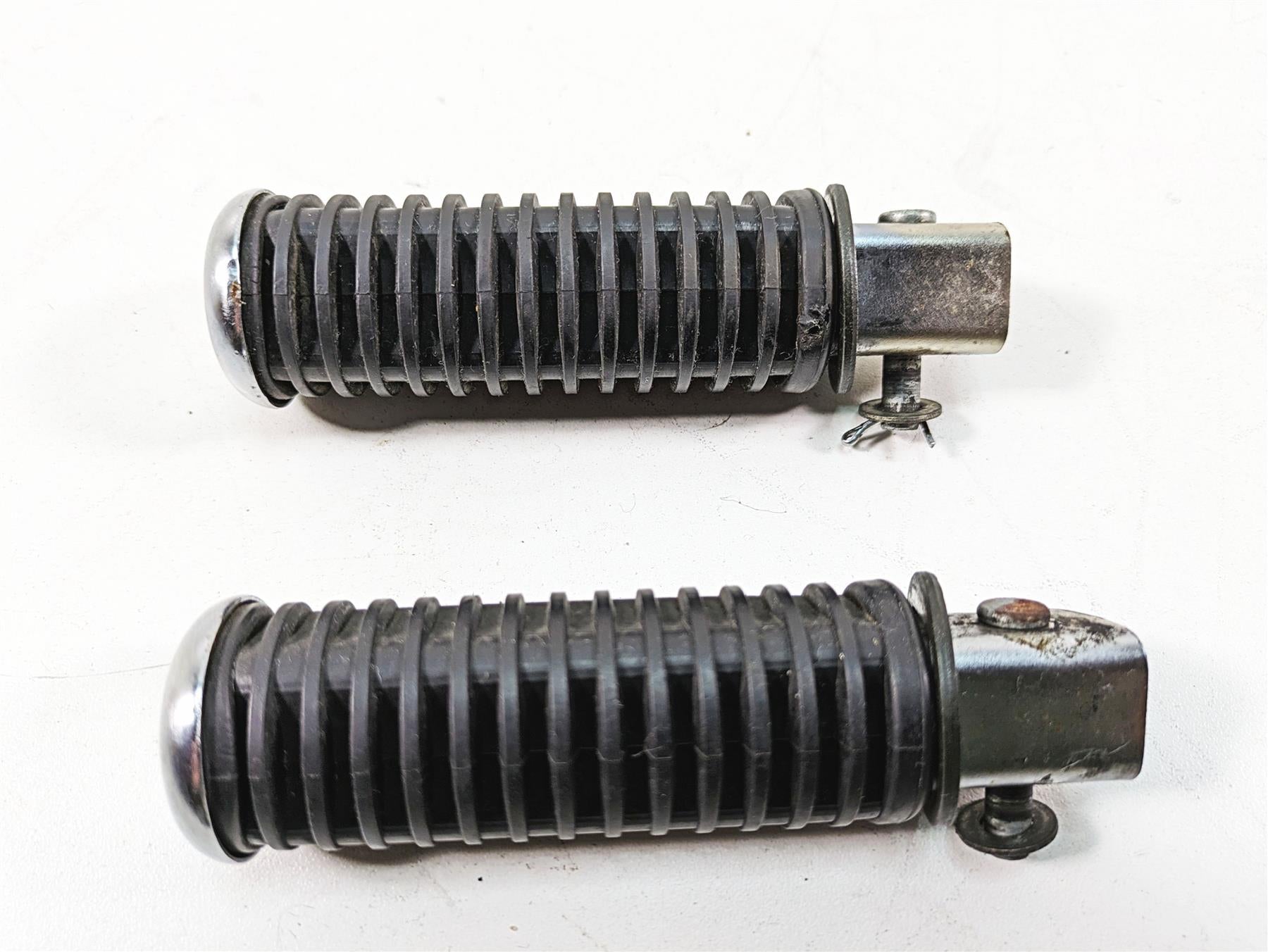 2006 Honda V-Twin VTX1300 R Rear Passenger Pillion Foot Peg Set 50715-MN0-000 {{ shop.shopifyCountryName }} - Mototech271