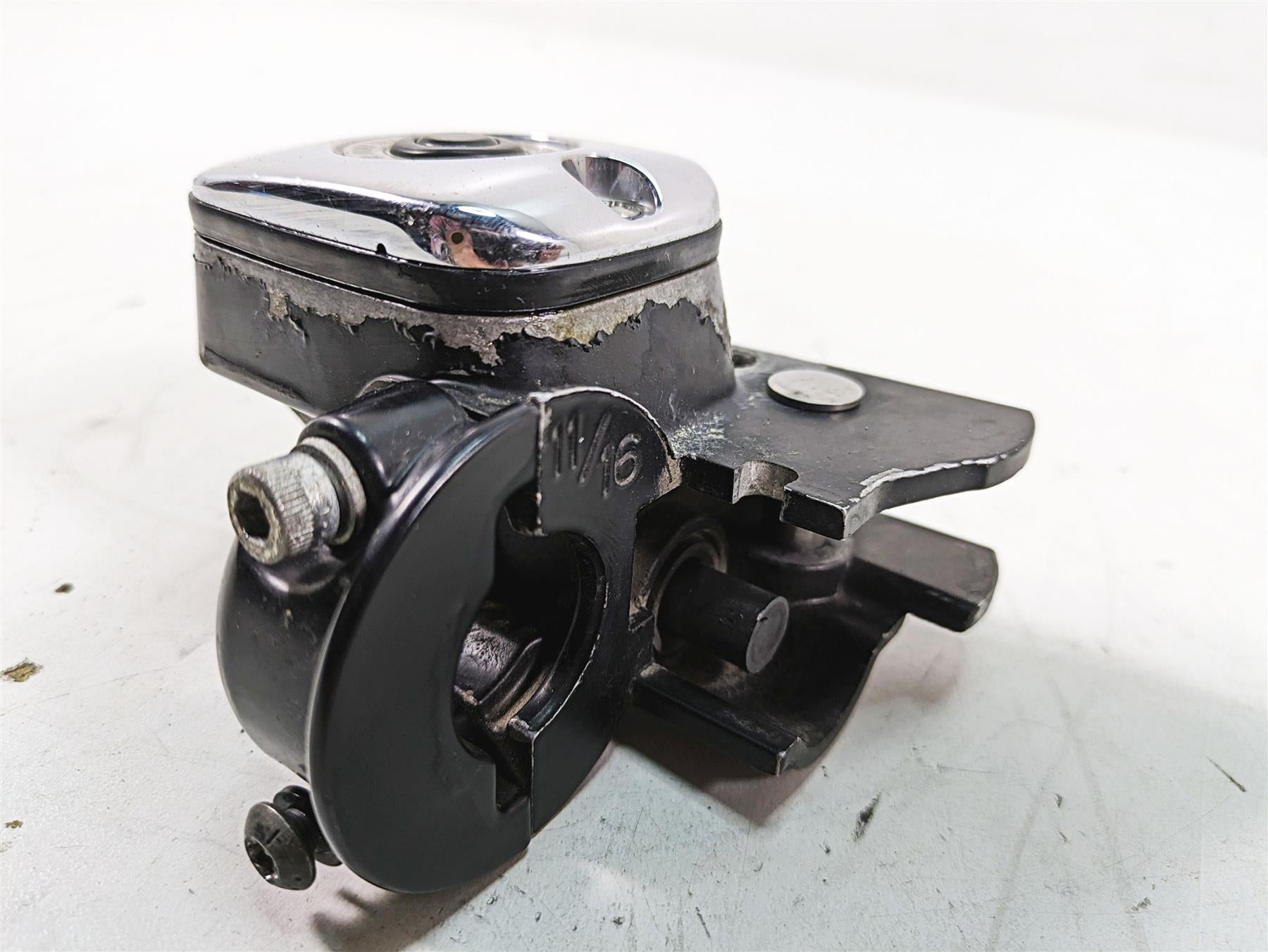 2013 Harley Softail FLSTFB Fat Boy Lo Front Brake Master Cylinder 11/16 45029-11 {{ shop.shopifyCountryName }} - Mototech271