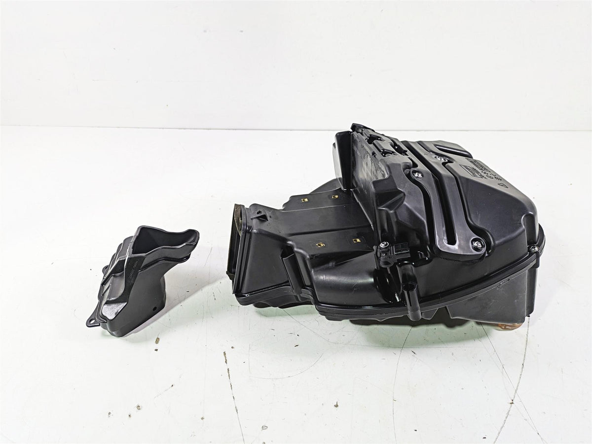 2019 Triumph Speed Triple RS 1050 Air Box Cleaner Breather Set T2205575 {{ shop.shopifyCountryName }} - Mototech271