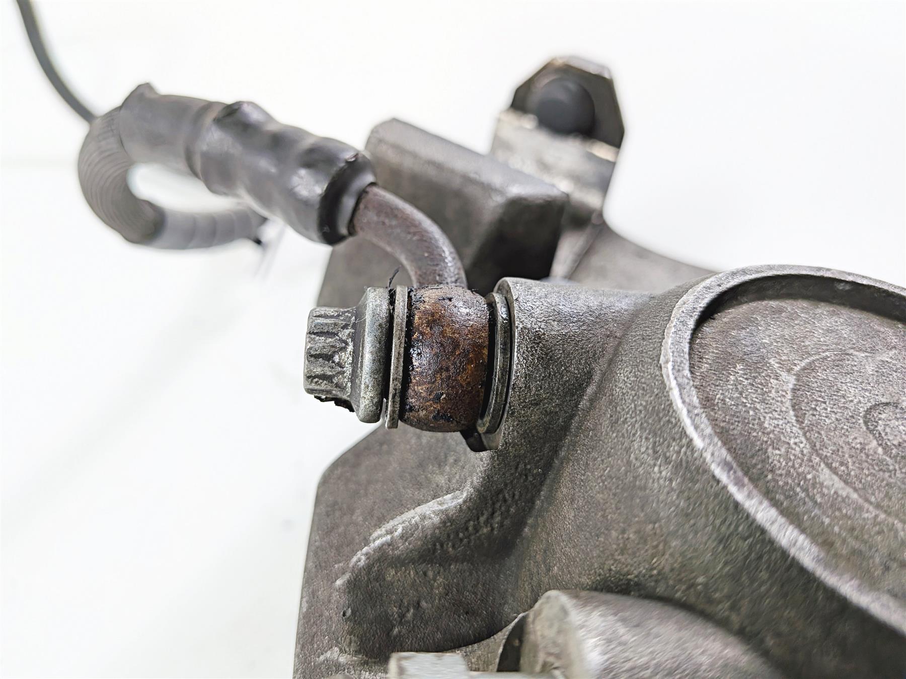 1993 Harley Touring FLHTCU Electra Glide Rear Brake Caliper & Bracket 44050-87 {{ shop.shopifyCountryName }} - Mototech271