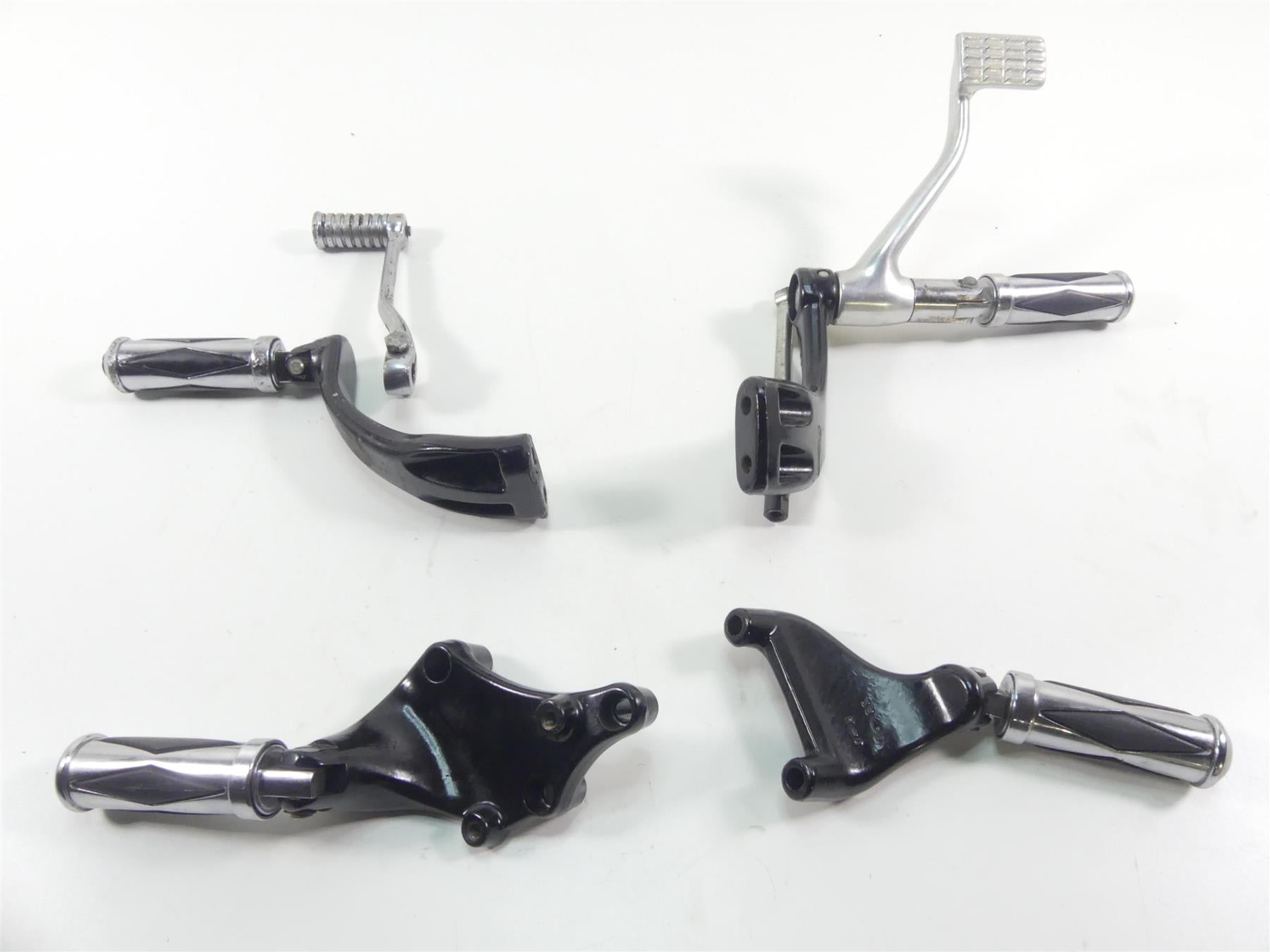 2018 Harley Sportster XL1200 Custom Front Rear Footpeg Lever Pedal Set 42972-04 {{ shop.shopifyCountryName }} - Mototech271
