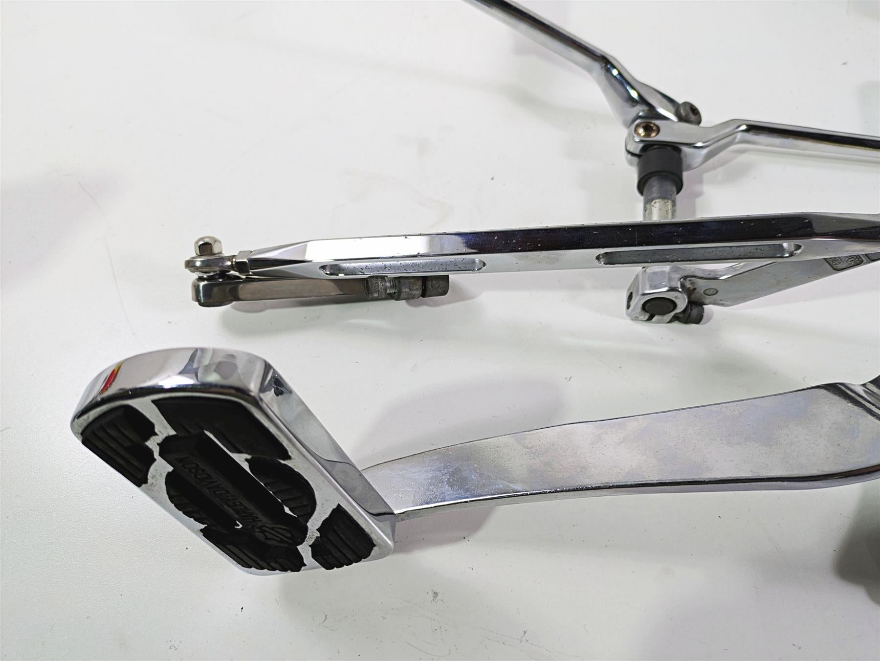 2010 Harley Touring FLHTK Electra Glide Floorboard Foot Control Set 52719-10 {{ shop.shopifyCountryName }} - Mototech271