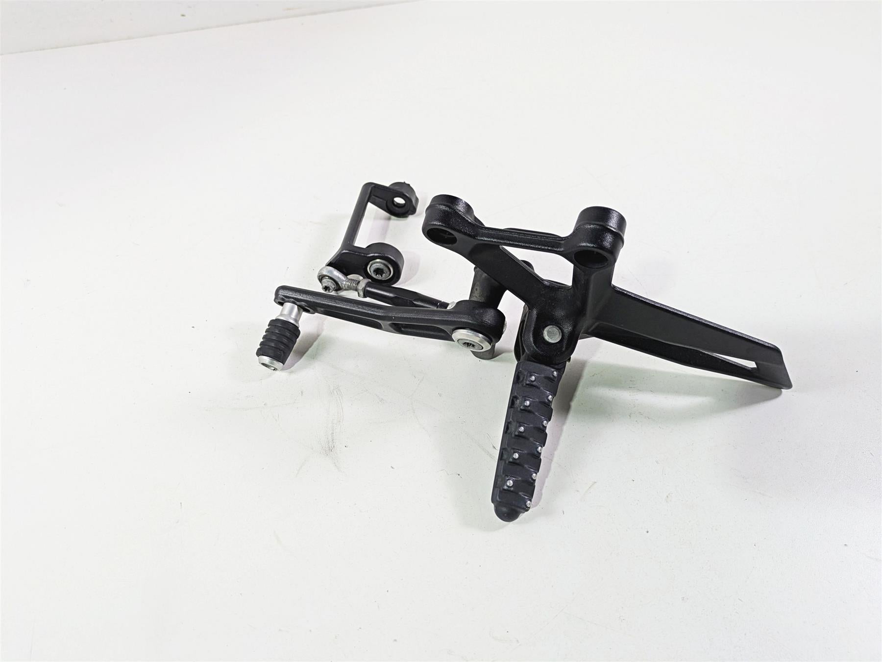 2018 KTM 1290 Super Duke R Left Rider Footpeg & Shift Lever 6130313800033S {{ shop.shopifyCountryName }} - Mototech271