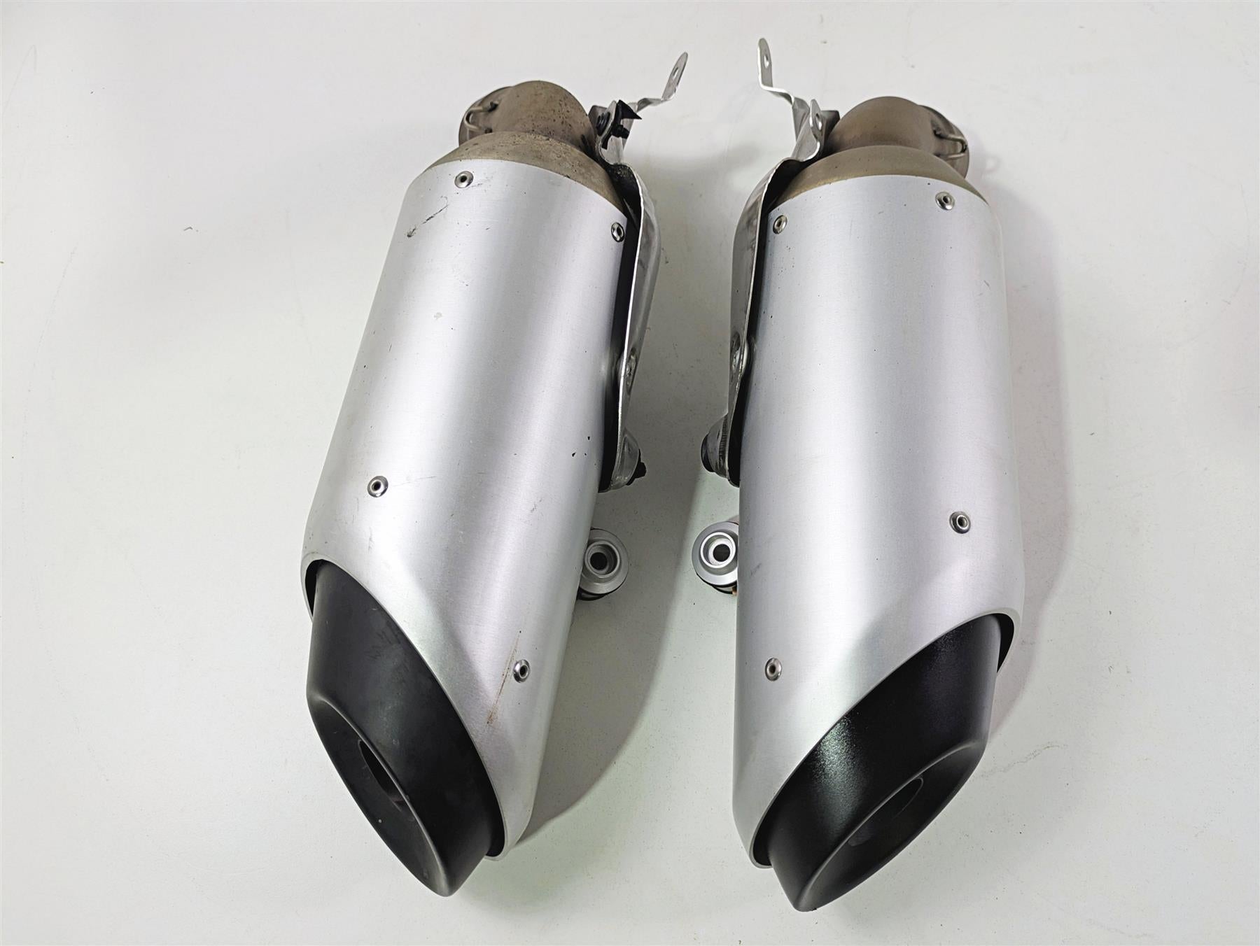 2022 Ducati Hypermotard 950 Exhaust Muffler Silencer Set 57314583A 57414583A {{ shop.shopifyCountryName }} - Mototech271