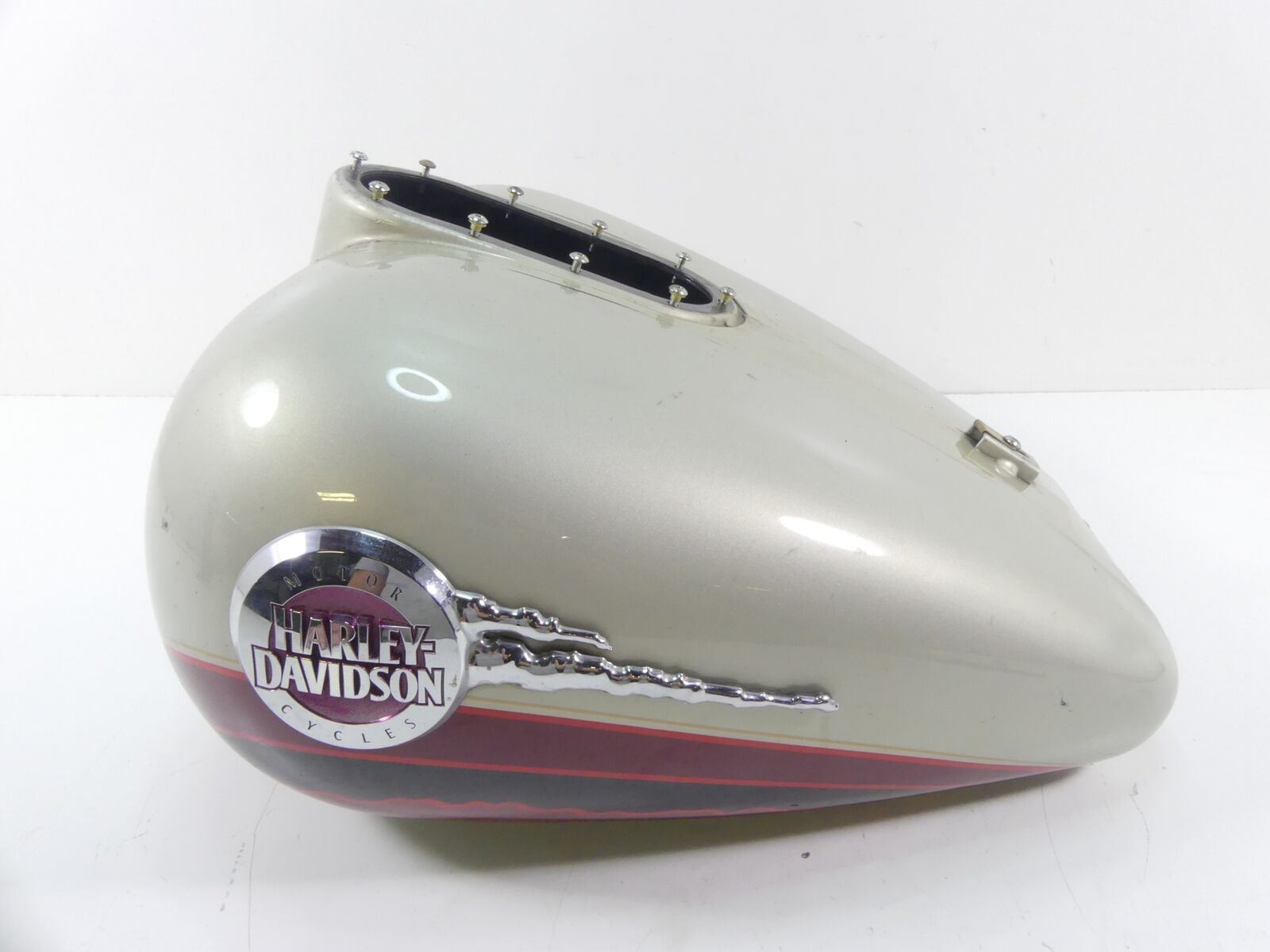 2006 Harley Touring FLHTCU SE CVO Fuel Gas Petrol Tank Reservoir - Dented 61356- {{ shop.shopifyCountryName }} - Mototech271