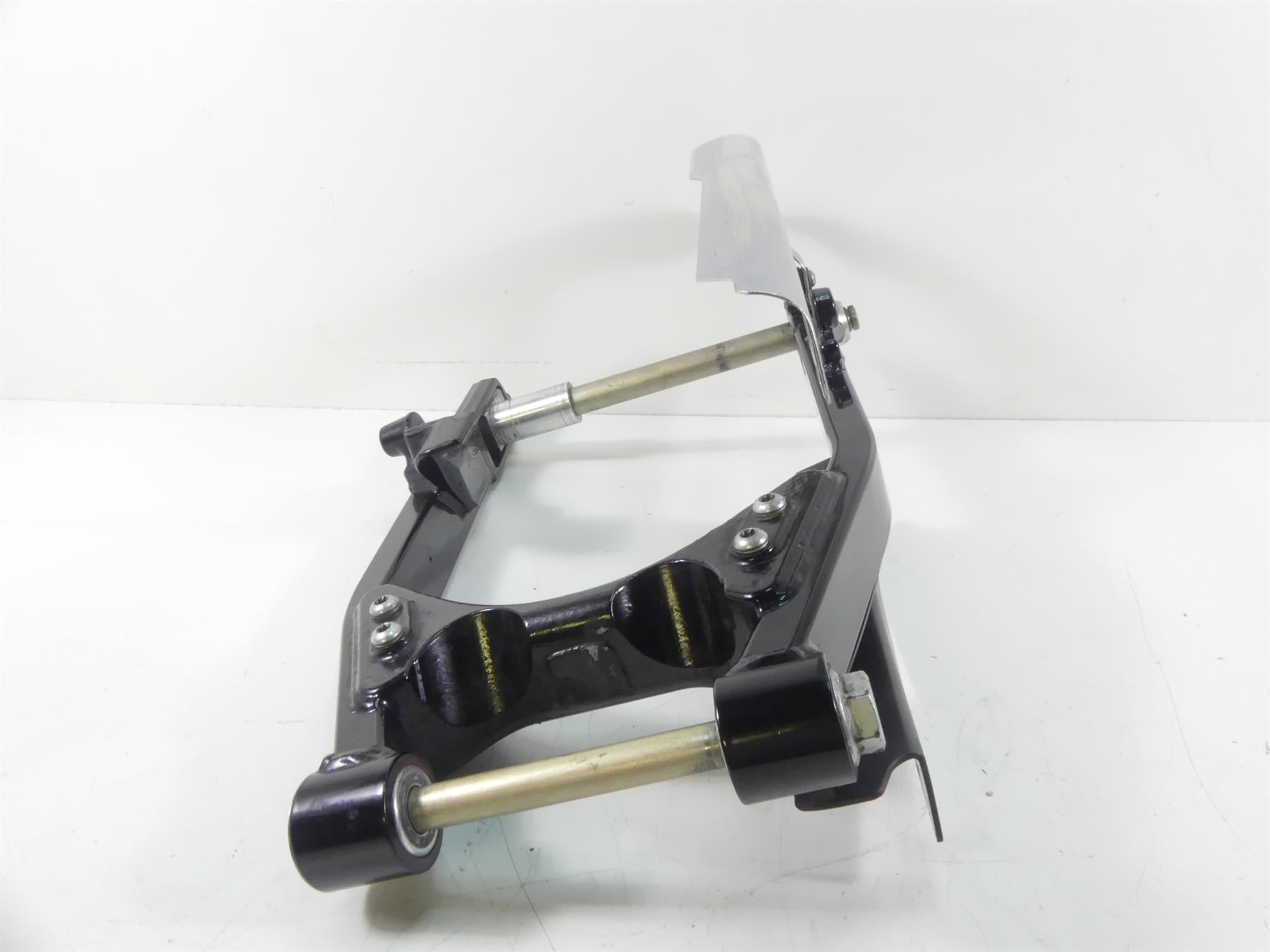 2009 Harley FXDF Dyna Fat Bob Rear Swingarm Swing Arm + Axle & Guard 47820-06 {{ shop.shopifyCountryName }} - Mototech271