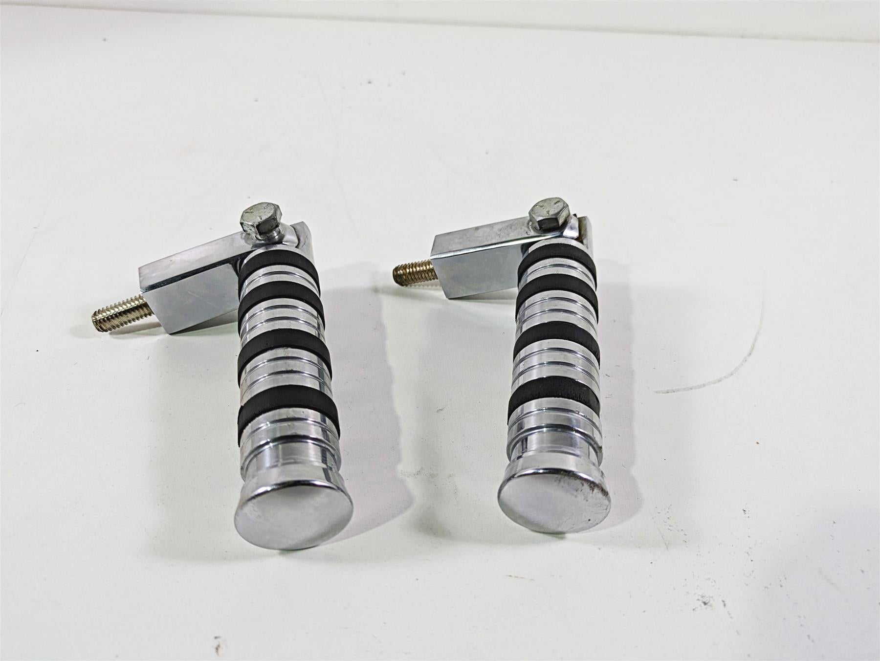 2009 Harley FLSTSB Cross Bones Rear Passenger Foot Peg Set {{ shop.shopifyCountryName }} - Mototech271