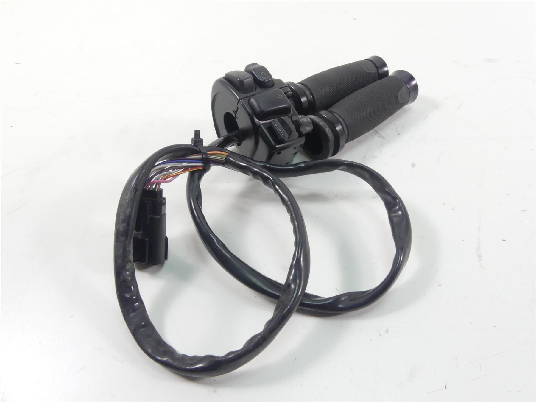 2013 Harley Touring FLTRX Road Glide Right Hand Cruise Control Switch 71684-06A {{ shop.shopifyCountryName }} - Mototech271