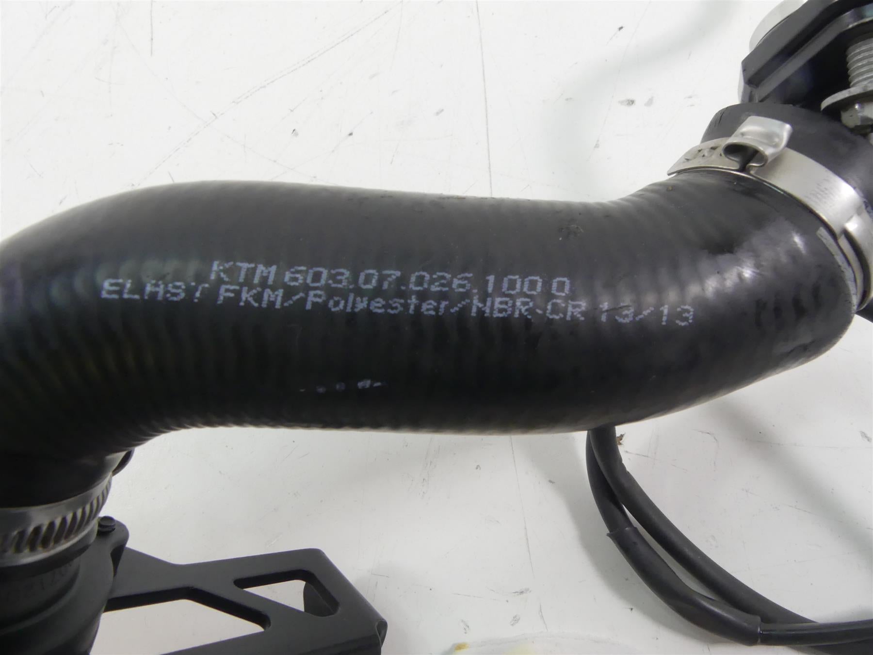 2015 KTM 1190 Adventure R Oil Filler + Level Sender & Hose - Read 61338085100 {{ shop.shopifyCountryName }} - Mototech271