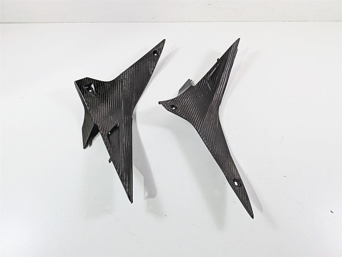 2018 Aprilia RSV4 RR Carbon Fiber Tank Triangle Fairing Covers Set 2B005961 {{ shop.shopifyCountryName }} - Mototech271