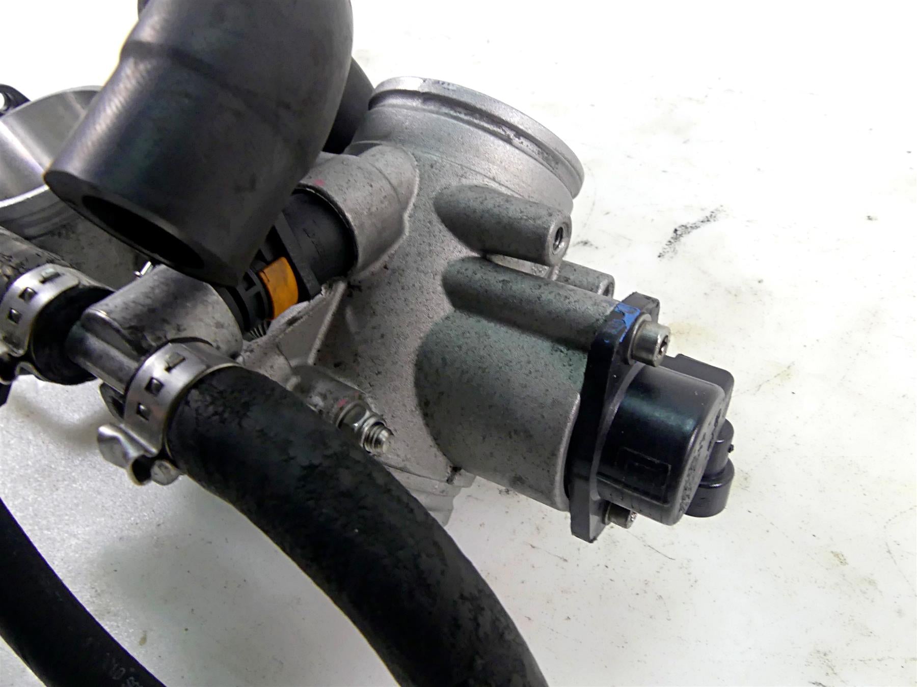 2012 Ducati Monster 1100 EVO Throttle Body Bodies Fuel Injection 28240833A {{ shop.shopifyCountryName }} - Mototech271
