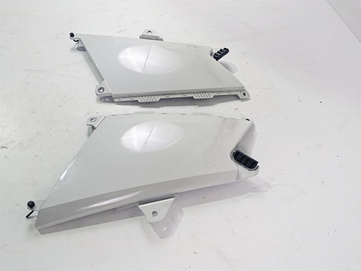 2010 BMW R1200GS K25 Under Tank Knee Cover Set Alpinweiss 46637726781 {{ shop.shopifyCountryName }} - Mototech271