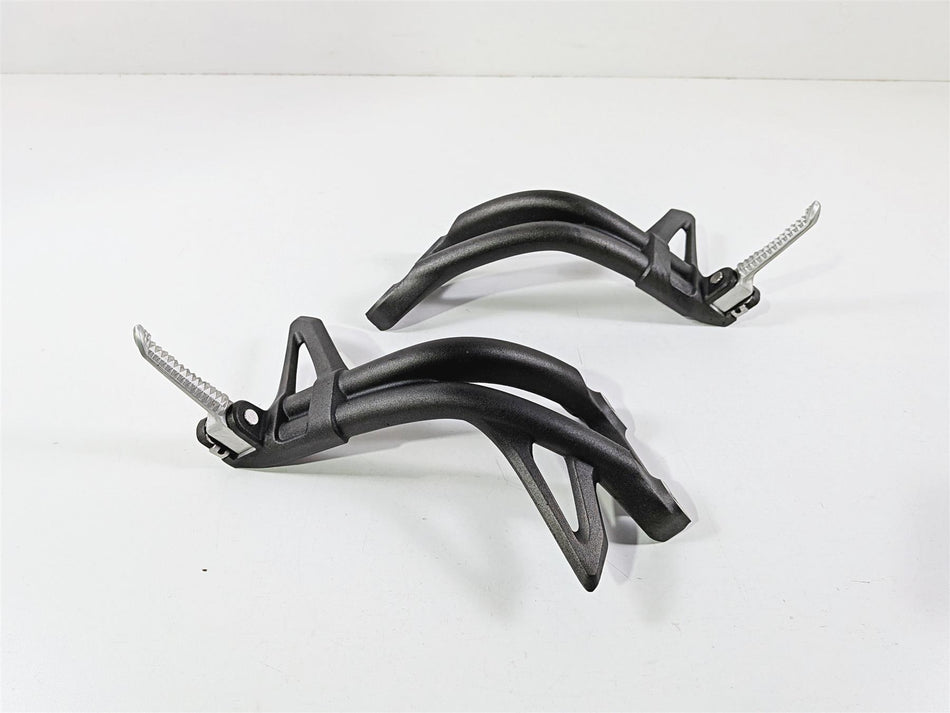 2019 Triumph Speed Triple RS 1050 Rear Passenger Footpeg Set T2081783 T2081784 {{ shop.shopifyCountryName }} - Mototech271