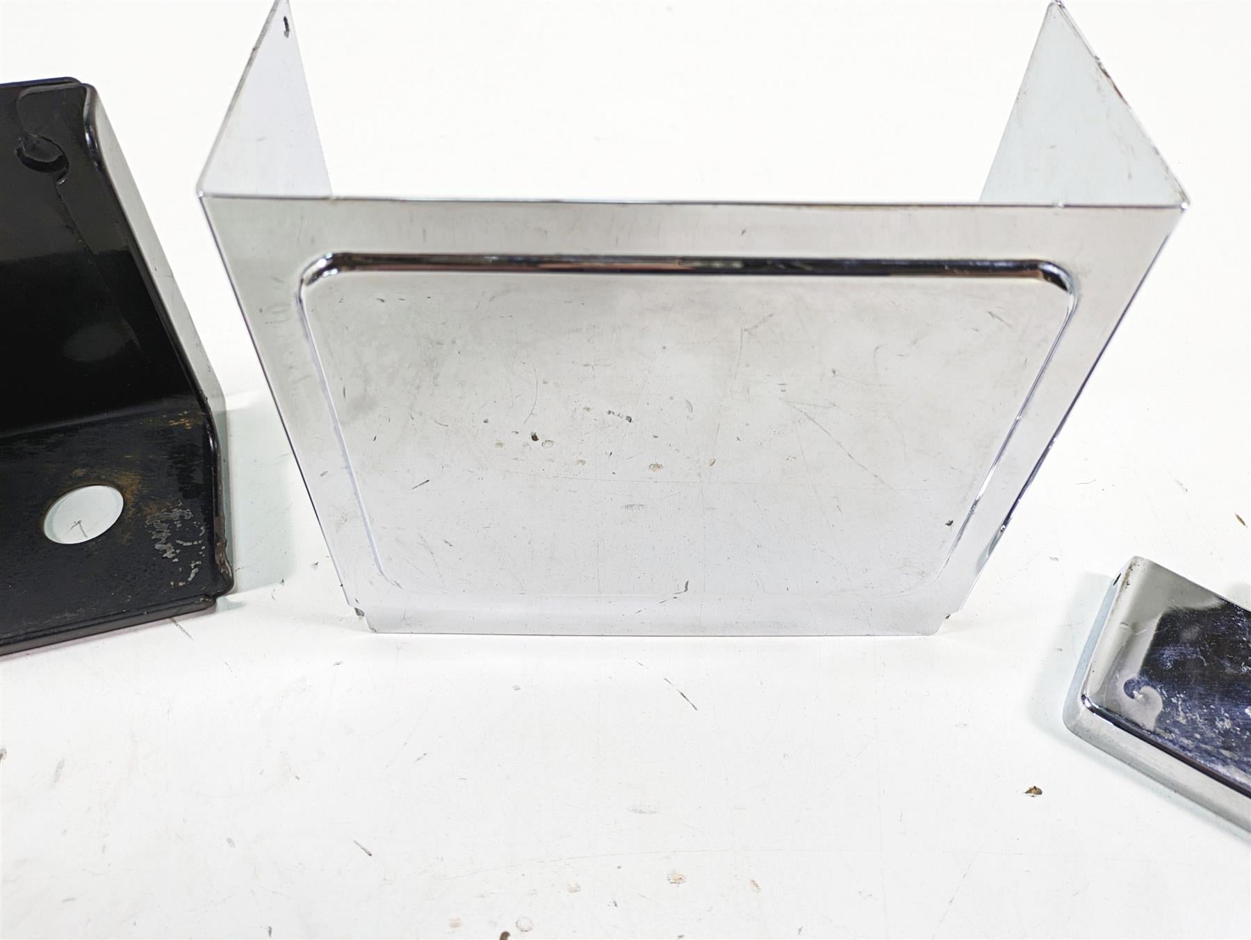 2005 Harley Dyna FXDL Low Rider Battery Box Electrical Box Cover Set 66375-97 {{ shop.shopifyCountryName }} - Mototech271