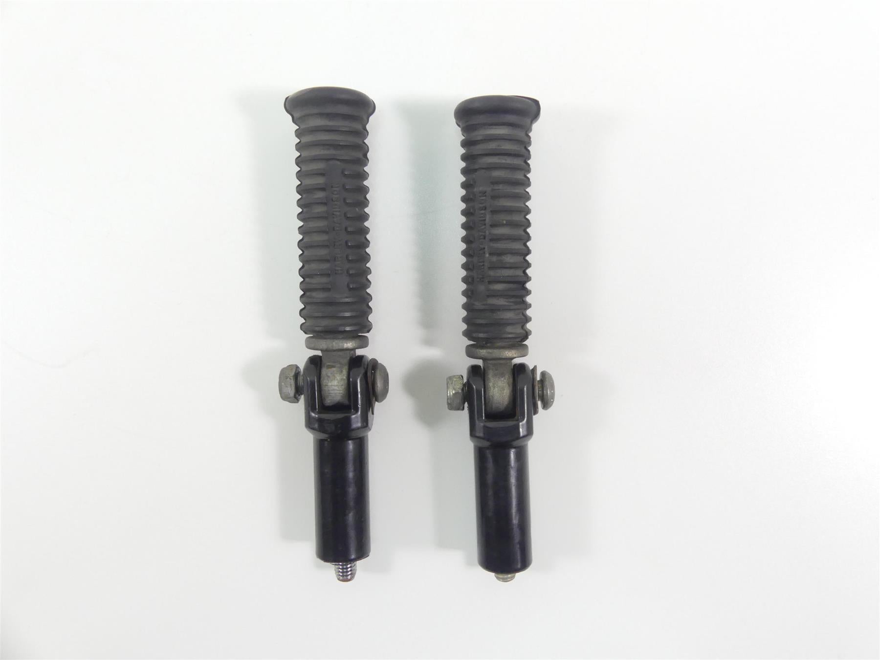 2008 Harley Softail FLSTSB Cross Bones Rear Passenger Pillion Foot Pegs 33048-72 {{ shop.shopifyCountryName }} - Mototech271