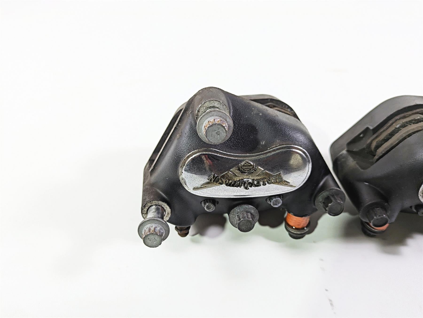 2005 Harley Touring FLHRI Road King Front Brake Caliper Set 44023-00C 44046-00D {{ shop.shopifyCountryName }} - Mototech271