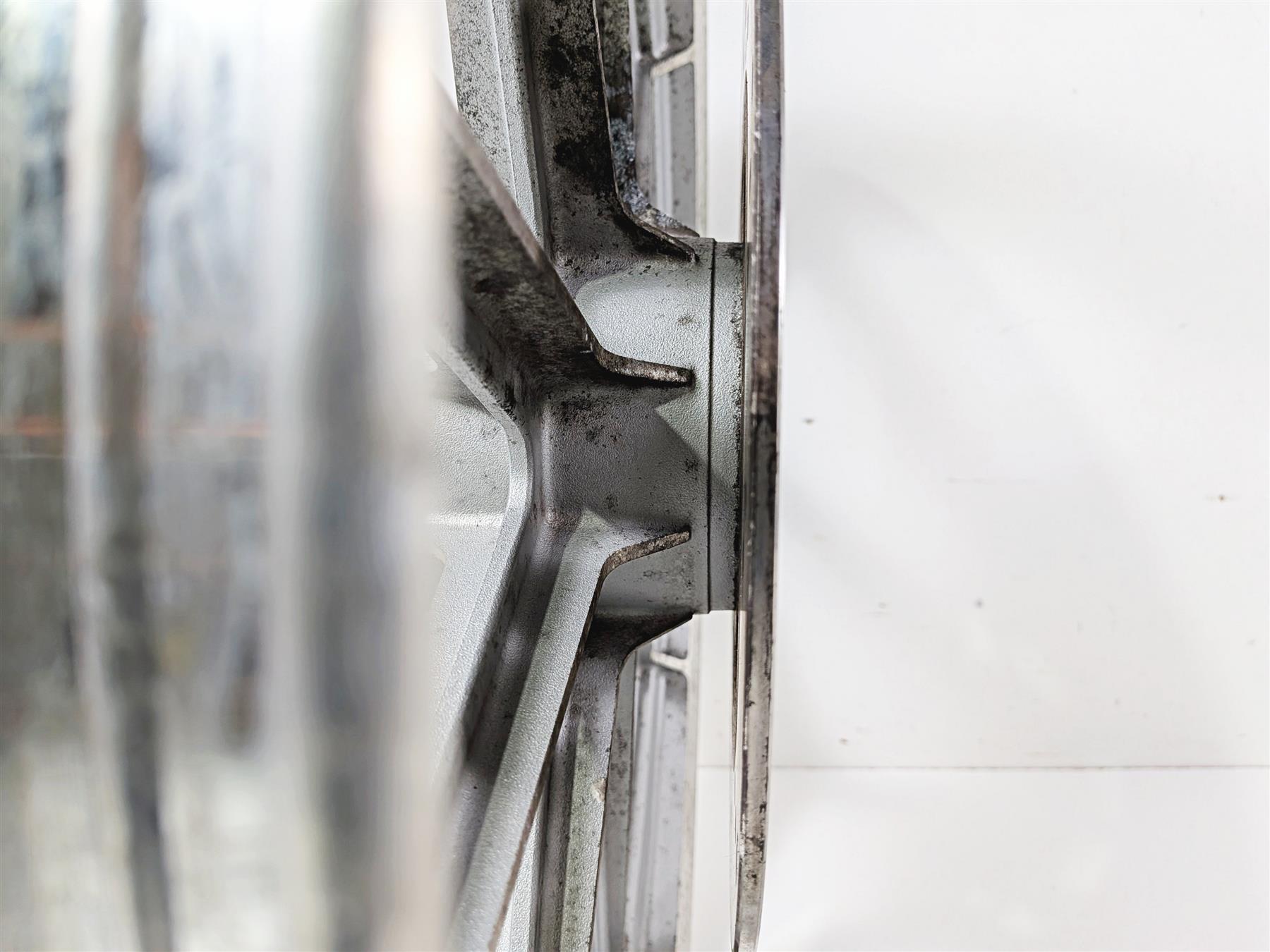 1995 Harley XL883 Sportster Hugger 9 Spoke Front Wheel Rim 19x2.15 43338-83 {{ shop.shopifyCountryName }} - Mototech271