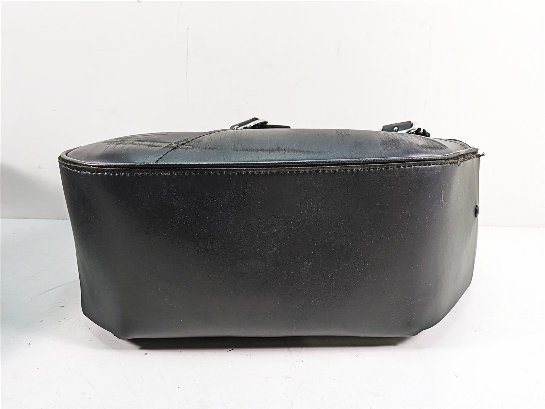 2009 Harley Dyna FXDFSE CVO Fat Bob Saddlebag Saddle Bags Set 9036906D {{ shop.shopifyCountryName }} - Mototech271