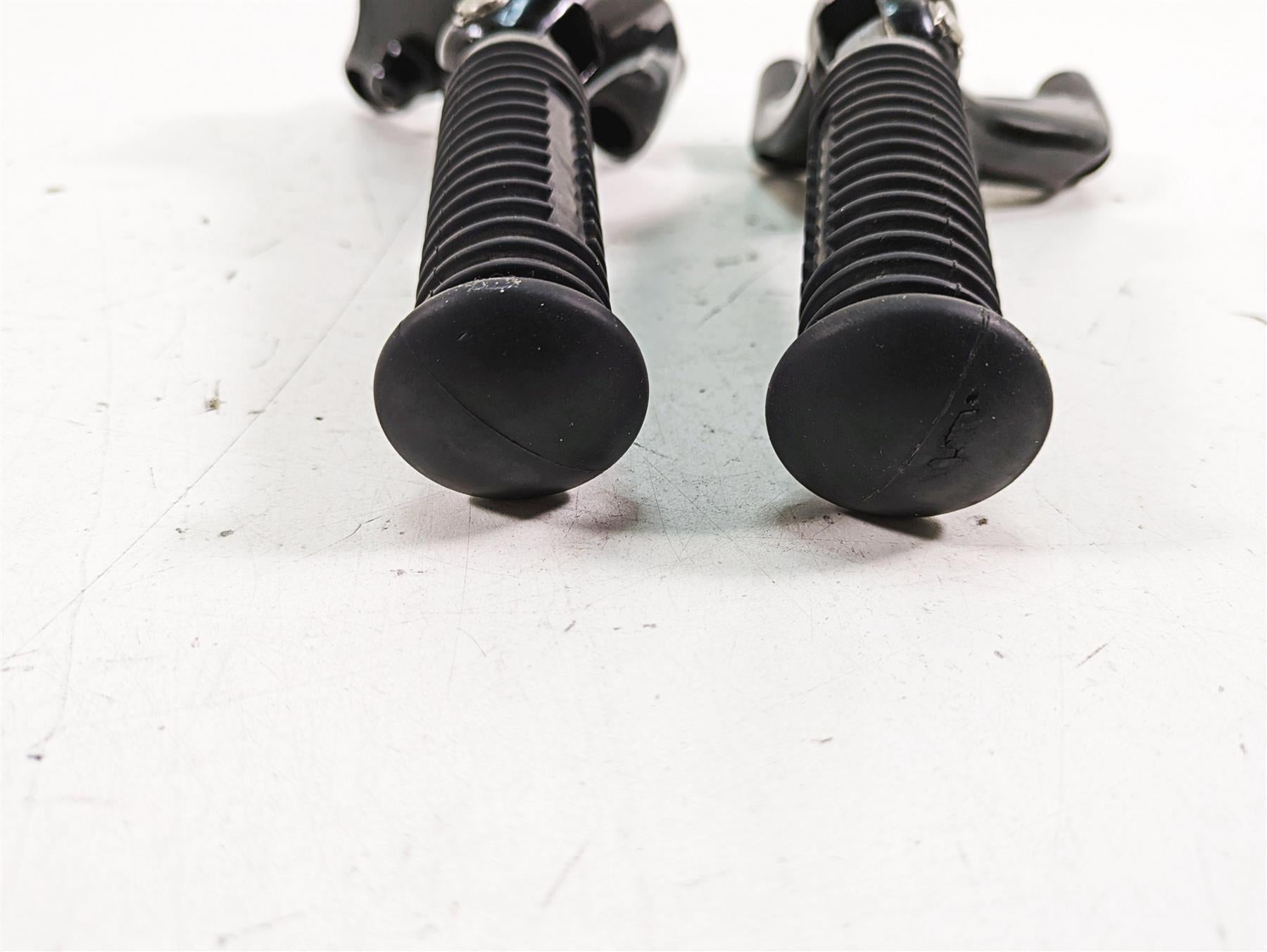 2019 Harley XL883N Sportster Iron Rear Passenger Footpeg Set 49315-04 50500233 {{ shop.shopifyCountryName }} - Mototech271